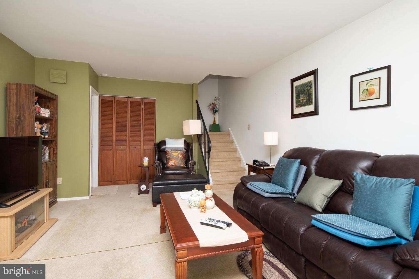 7015 Ridge Ave #24