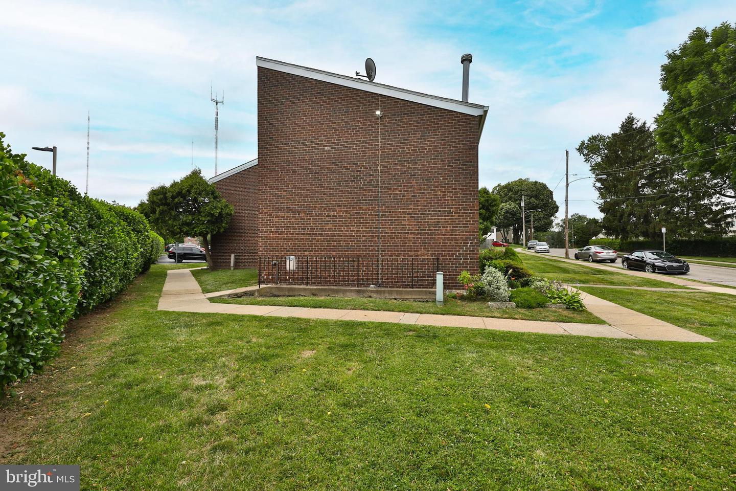 7015 Ridge Ave #24
