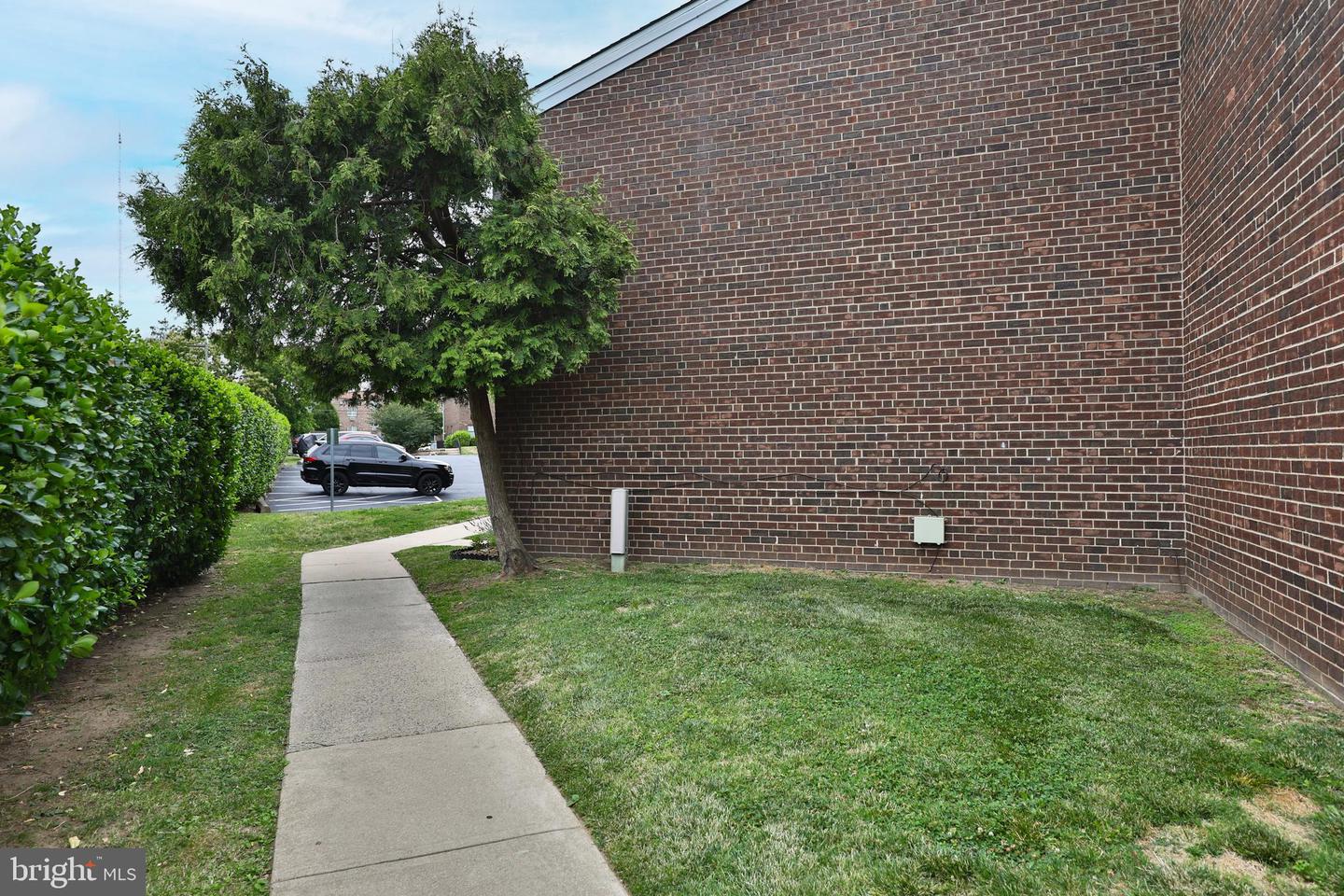 7015 Ridge Ave #24