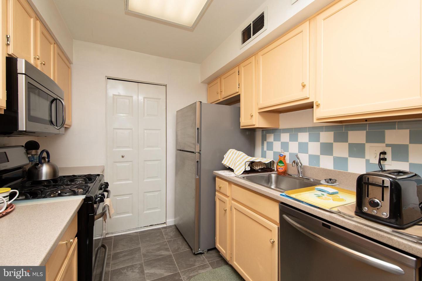 7015 Ridge Ave #24