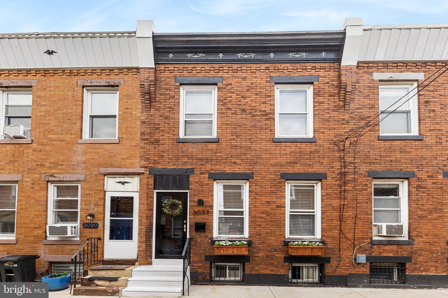 3037 Livingston St