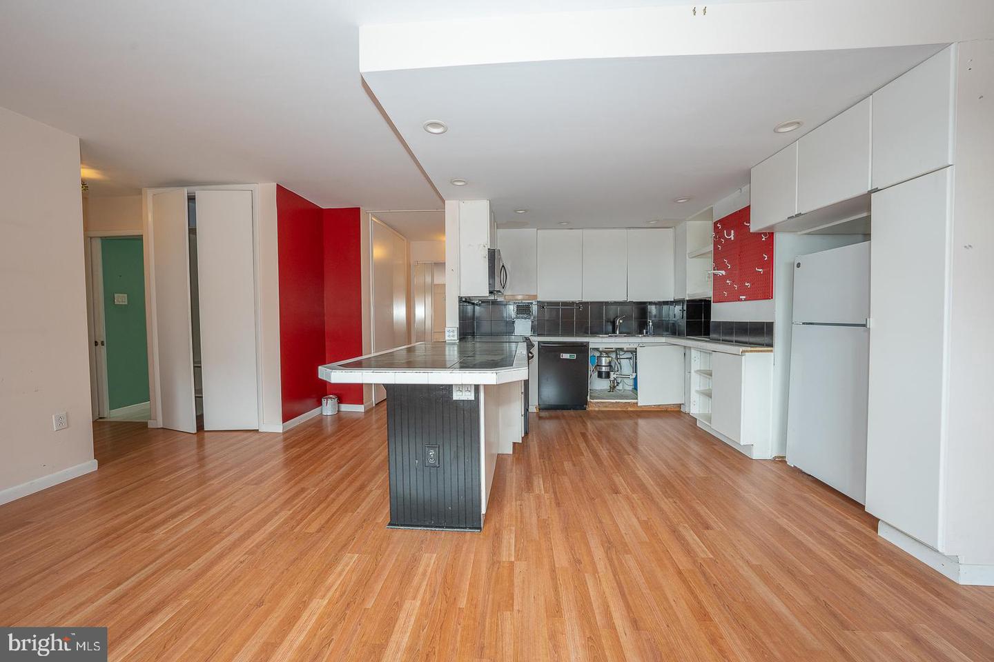 118 S 21st St #1220-21