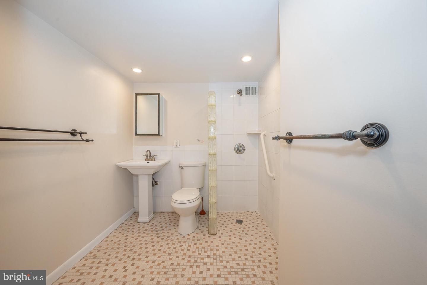 118 S 21st St #1220-21