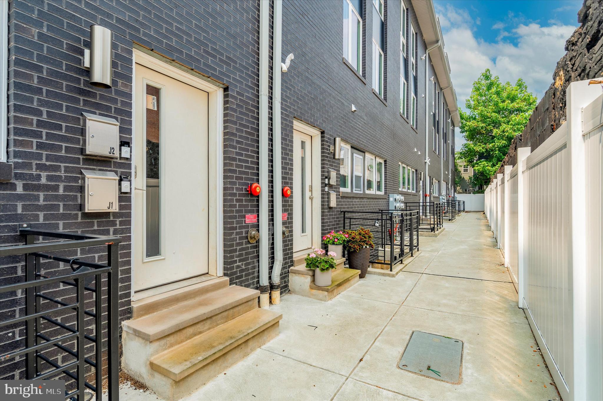 1224 N 26th #J2