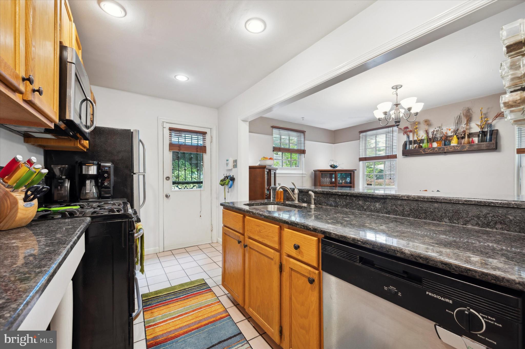 3328 Midvale Ave