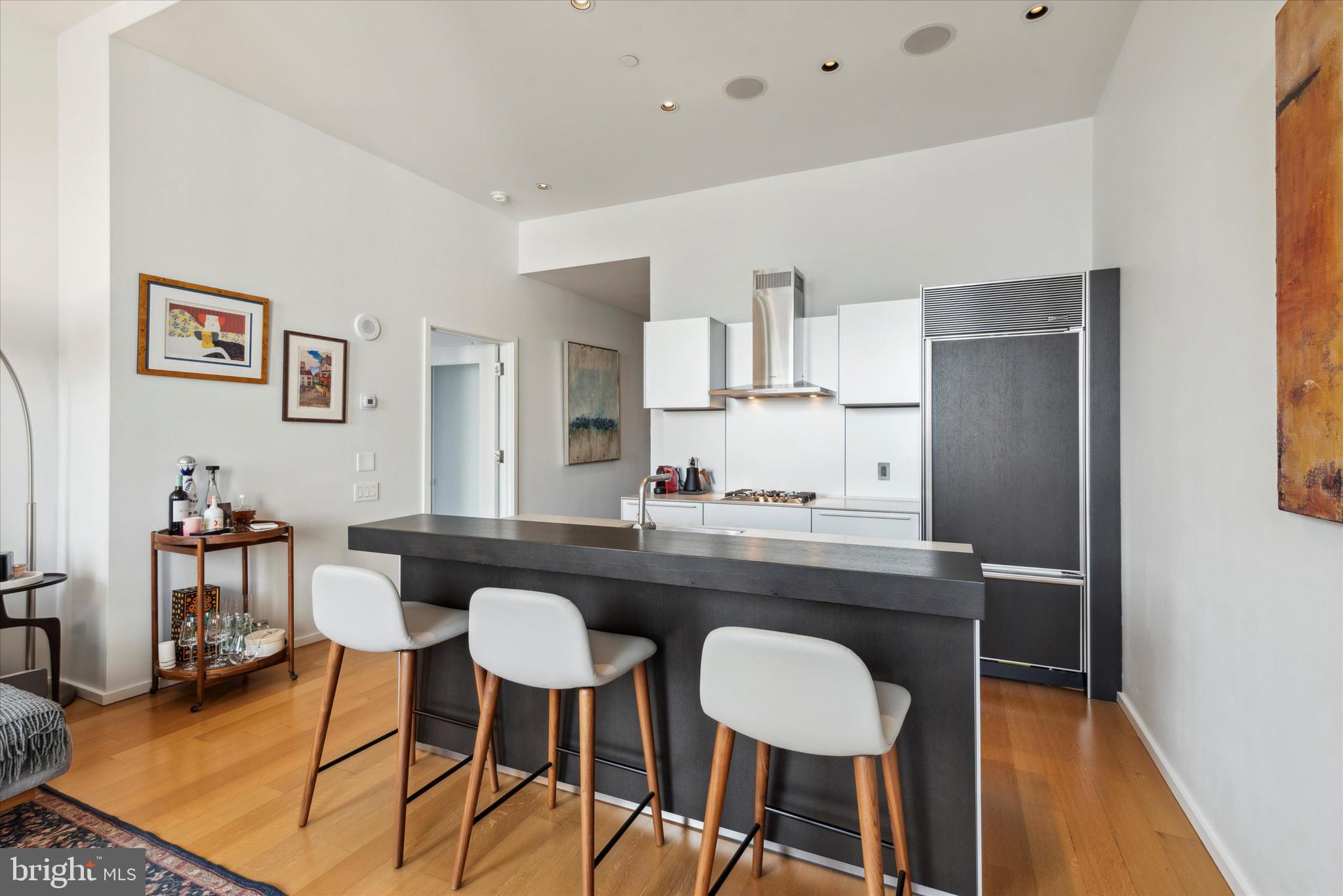 210 W Washington Sq #7n