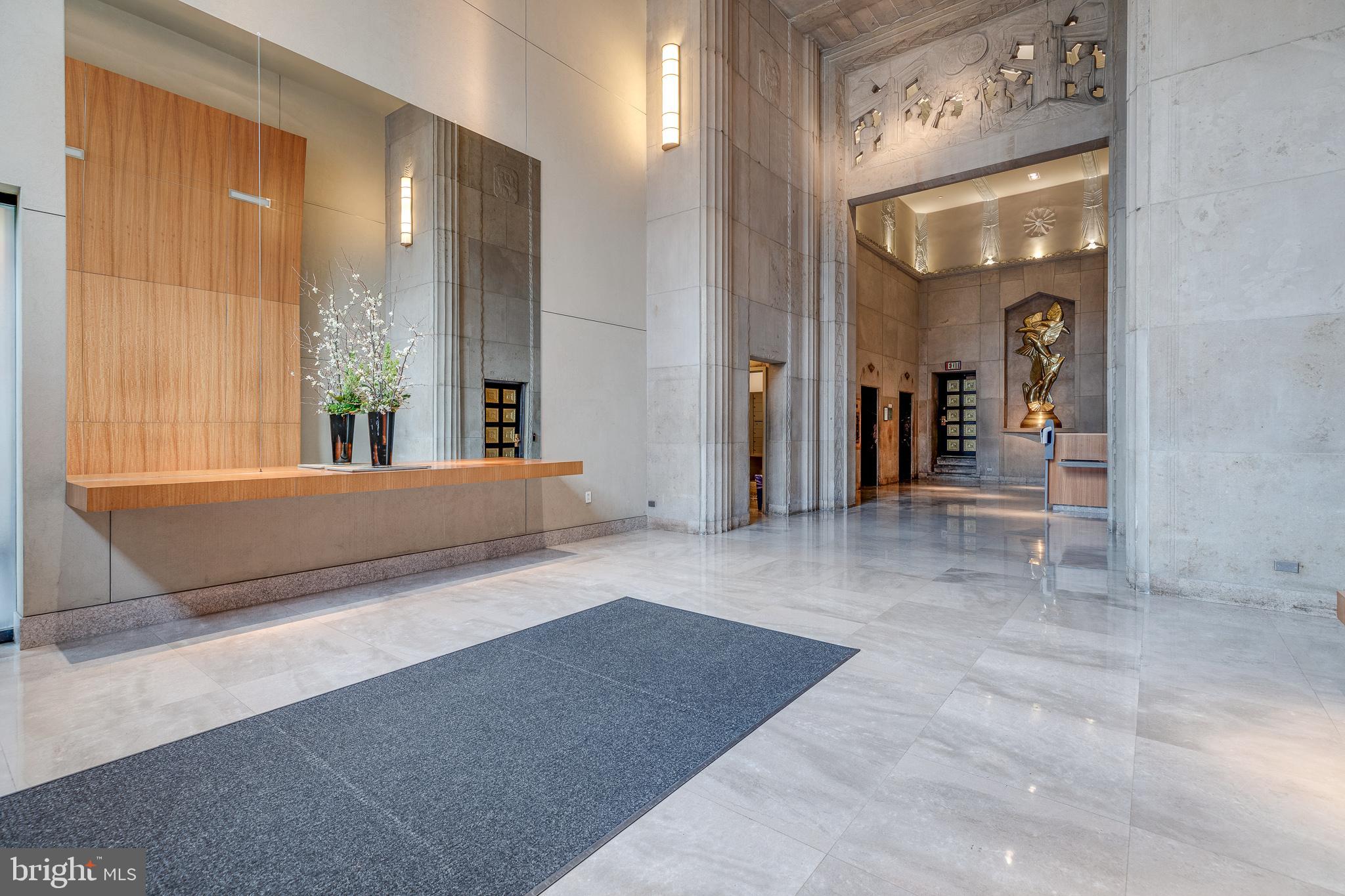 210 W Washington Sq #7n