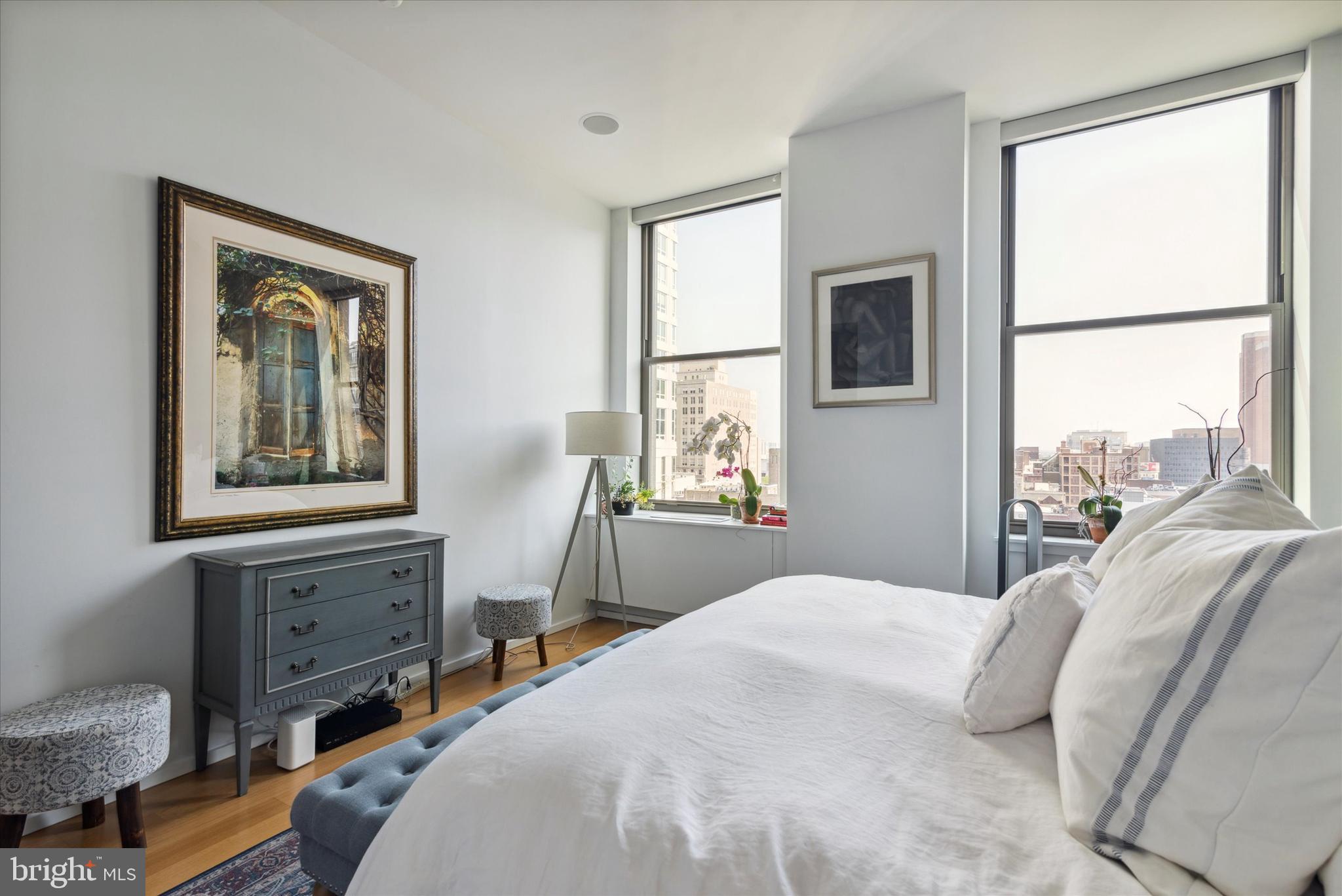 210 W Washington Sq #7n