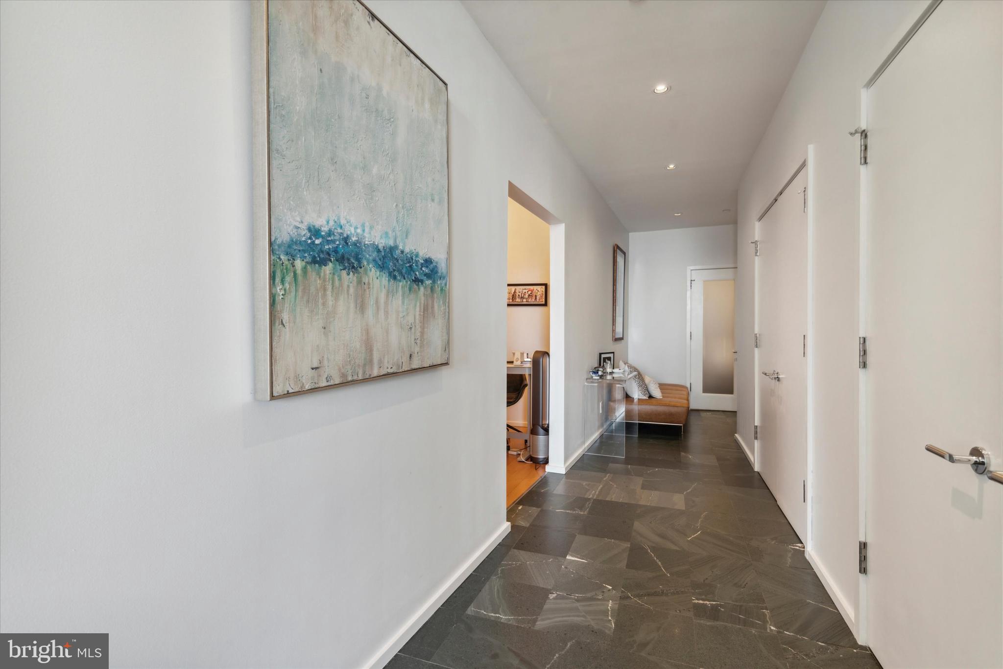 210 W Washington Sq #7n