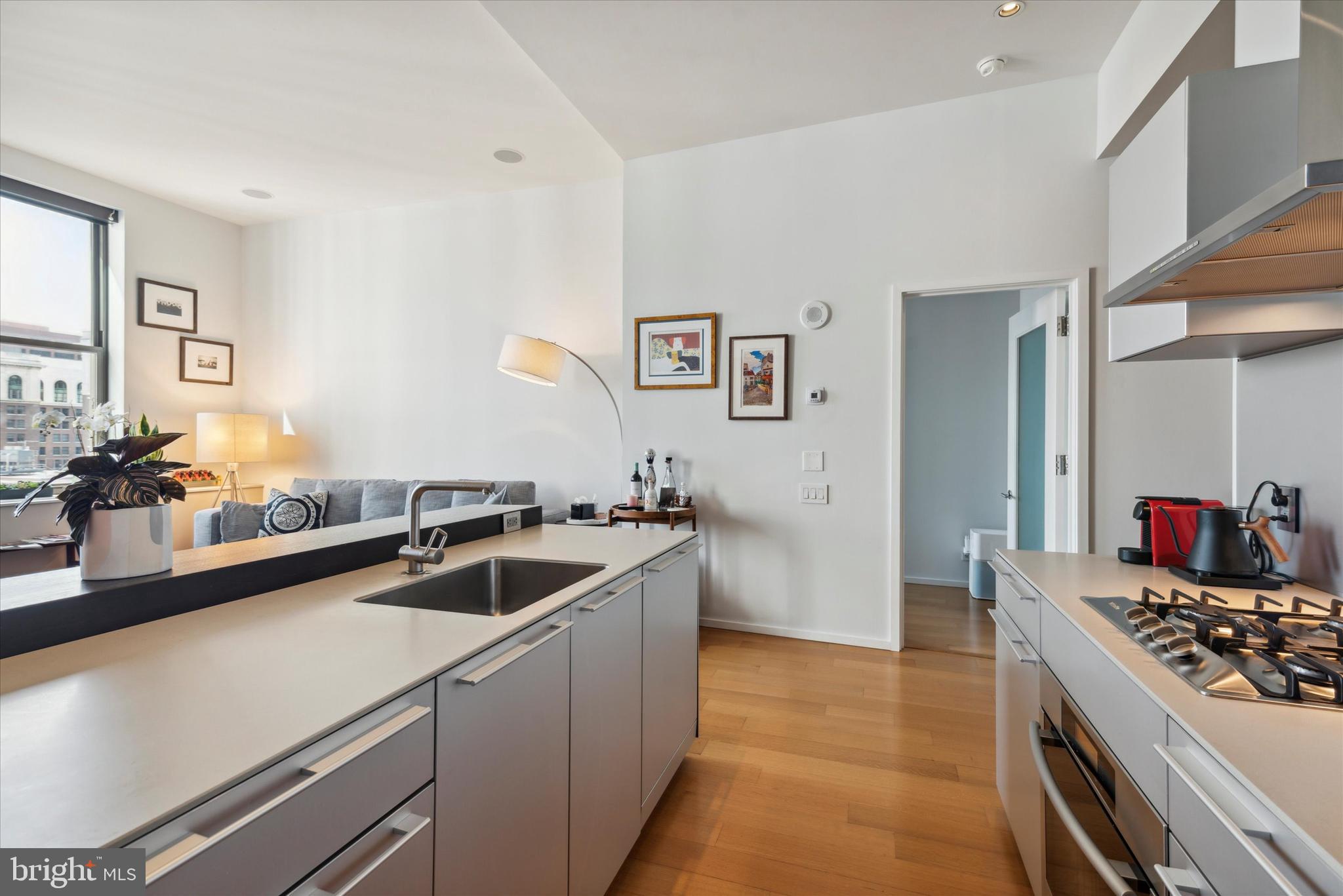 210 W Washington Sq #7n