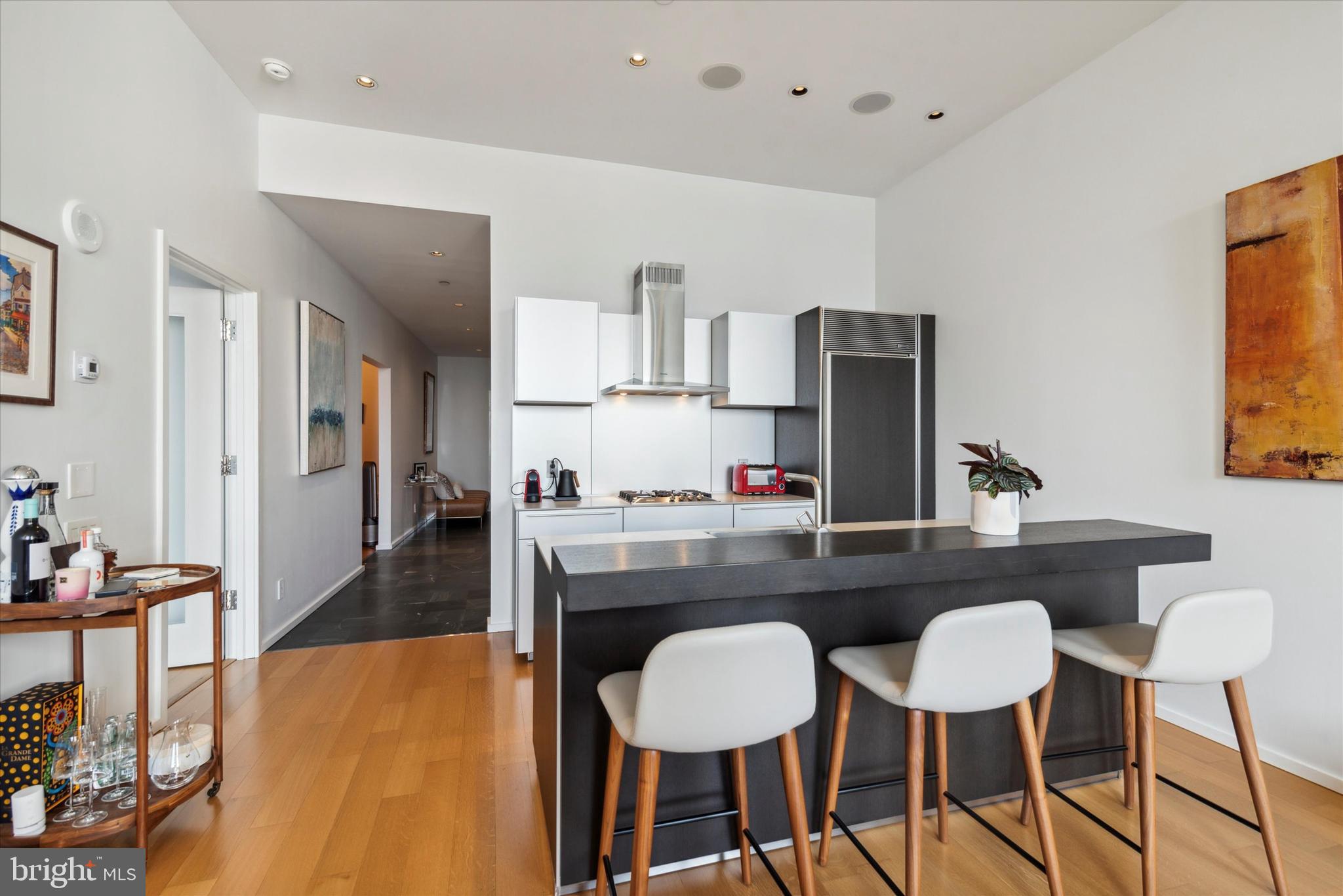 210 W Washington Sq #7n