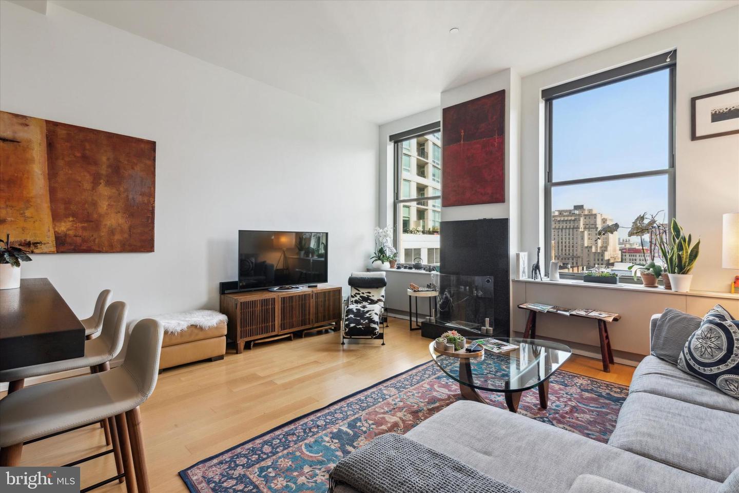 210 W Washington Sq #7n