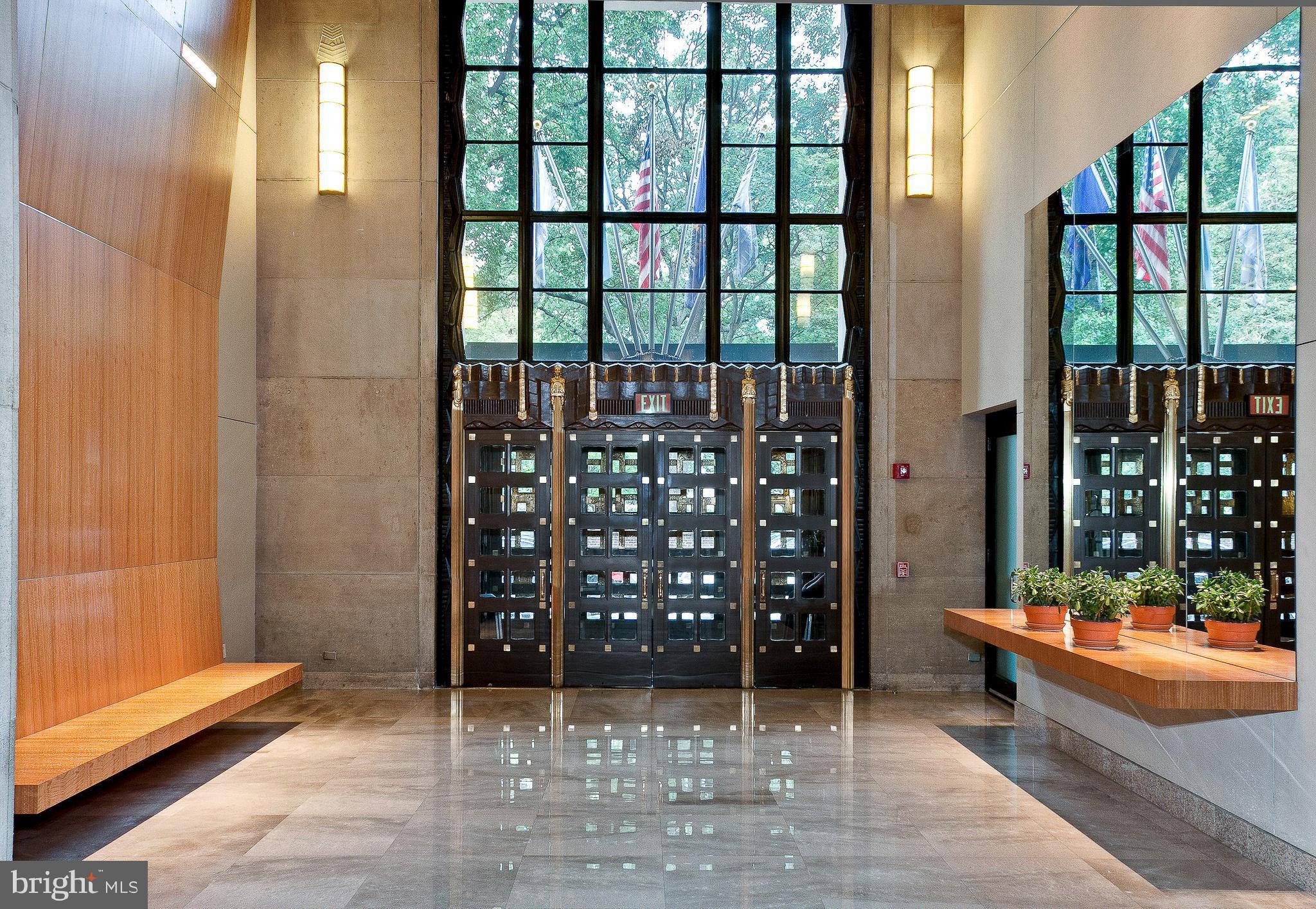 210 W Washington Sq #7n