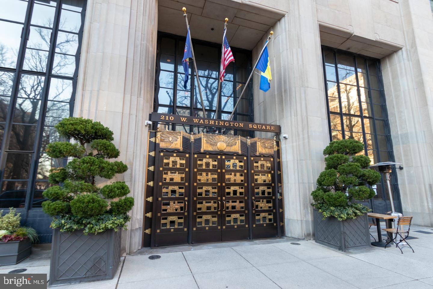 210 W Washington Sq #7n