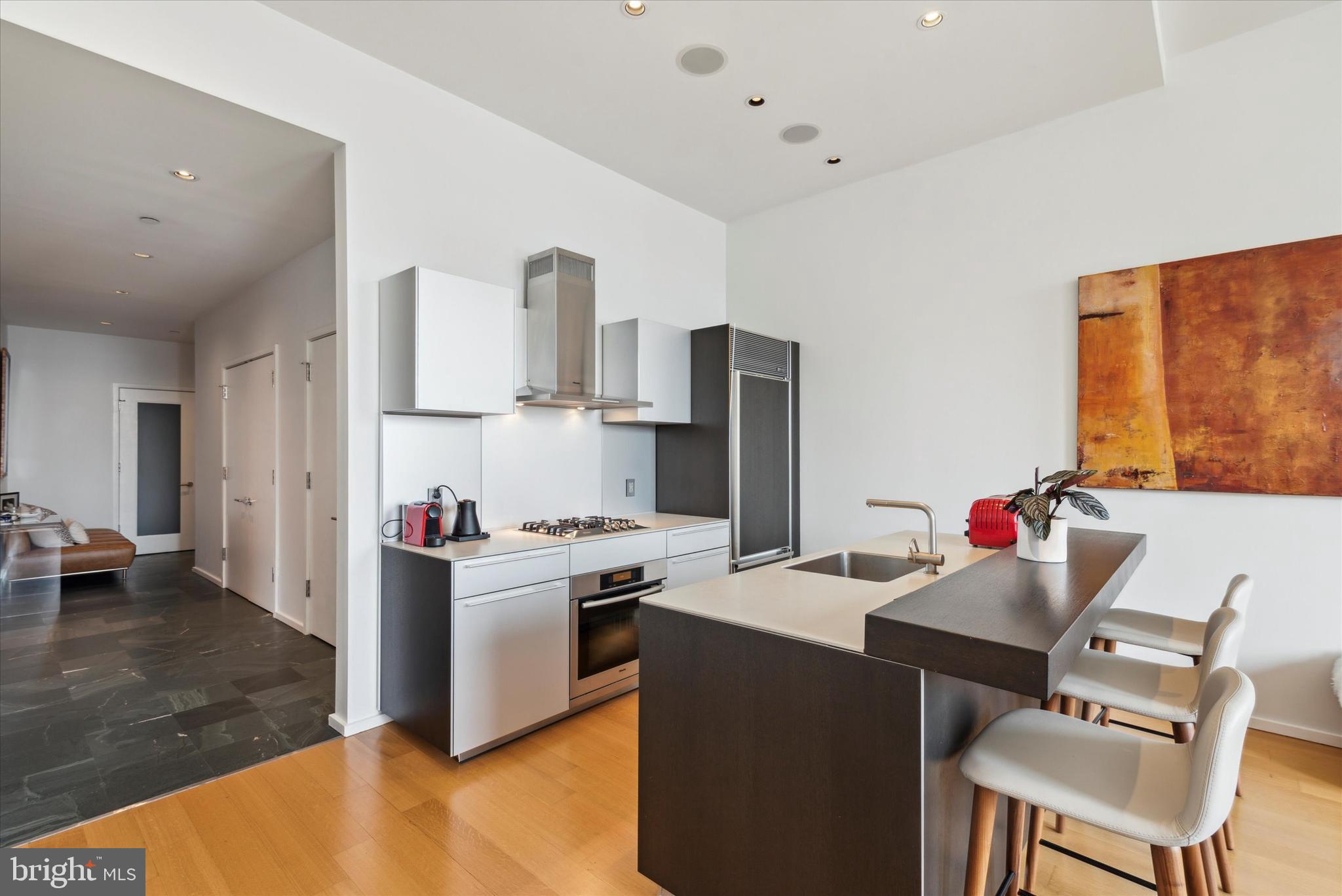 210 W Washington Sq #7n