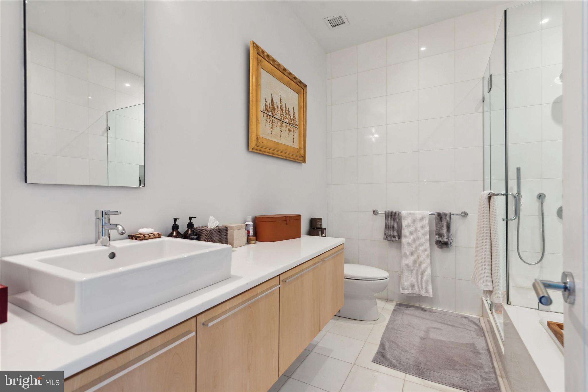 210 W Washington Sq #7n