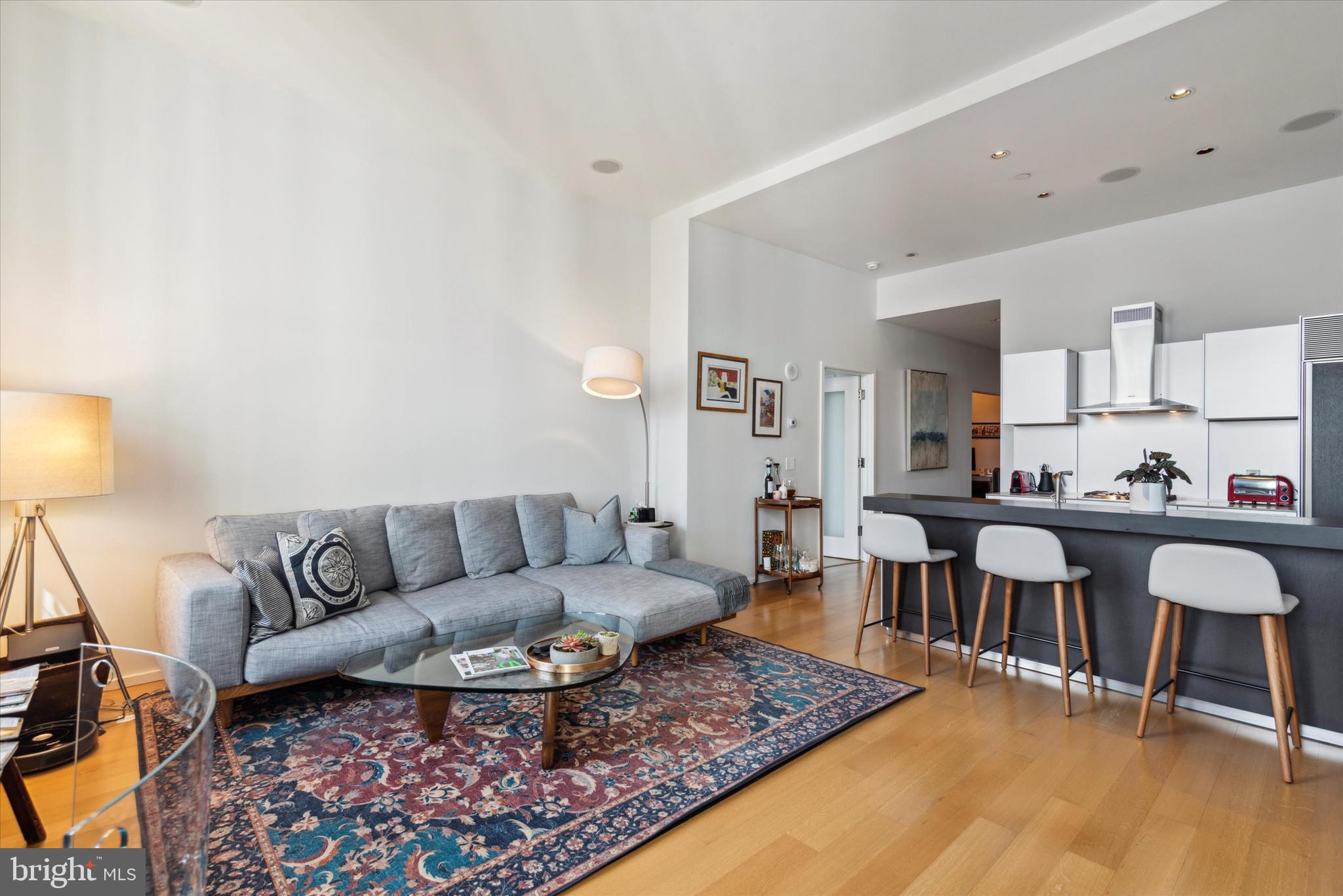 210 W Washington Sq #7n