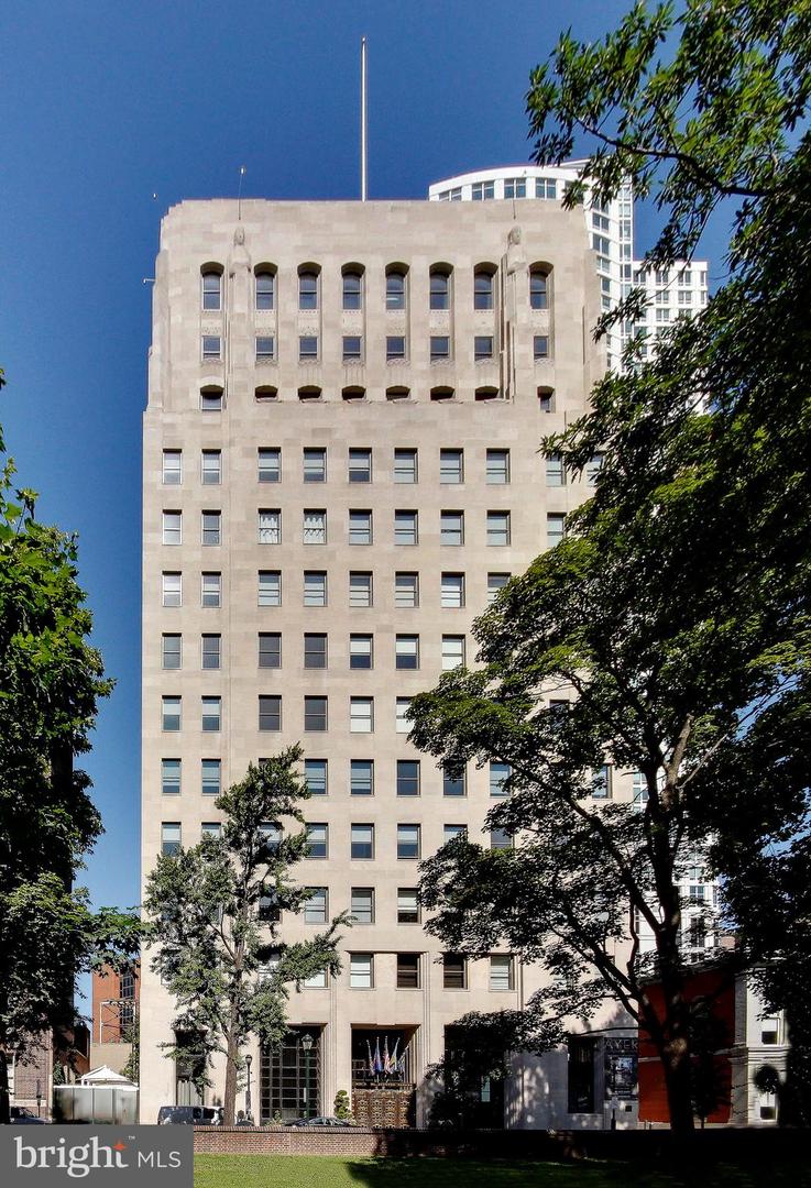 210 W Washington Sq #7n