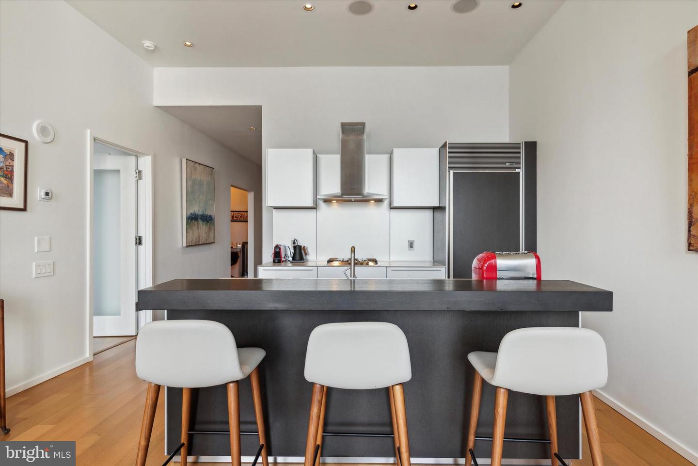 210 W Washington Sq #7n