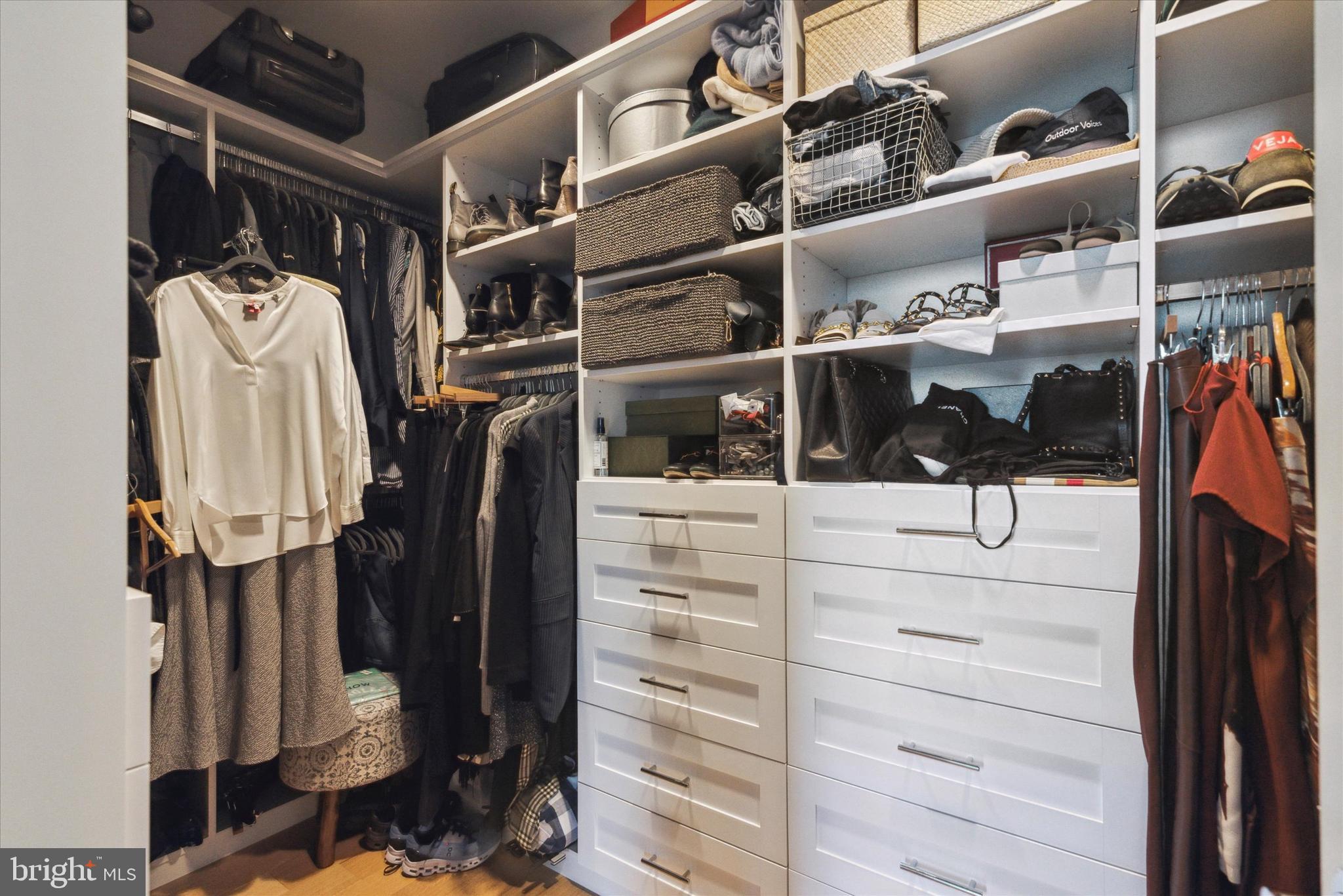 210 W Washington Sq #7n