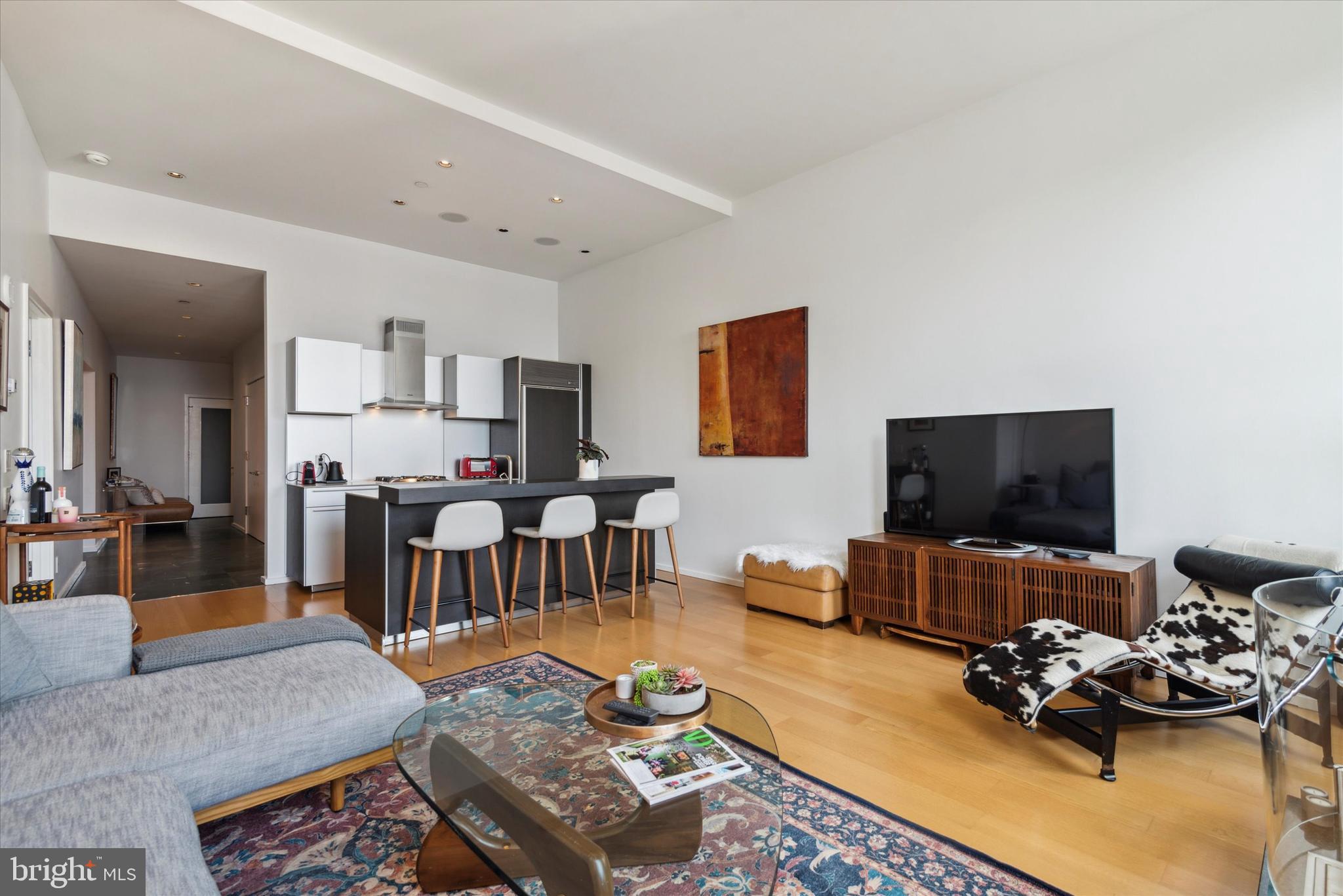 210 W Washington Sq #7n