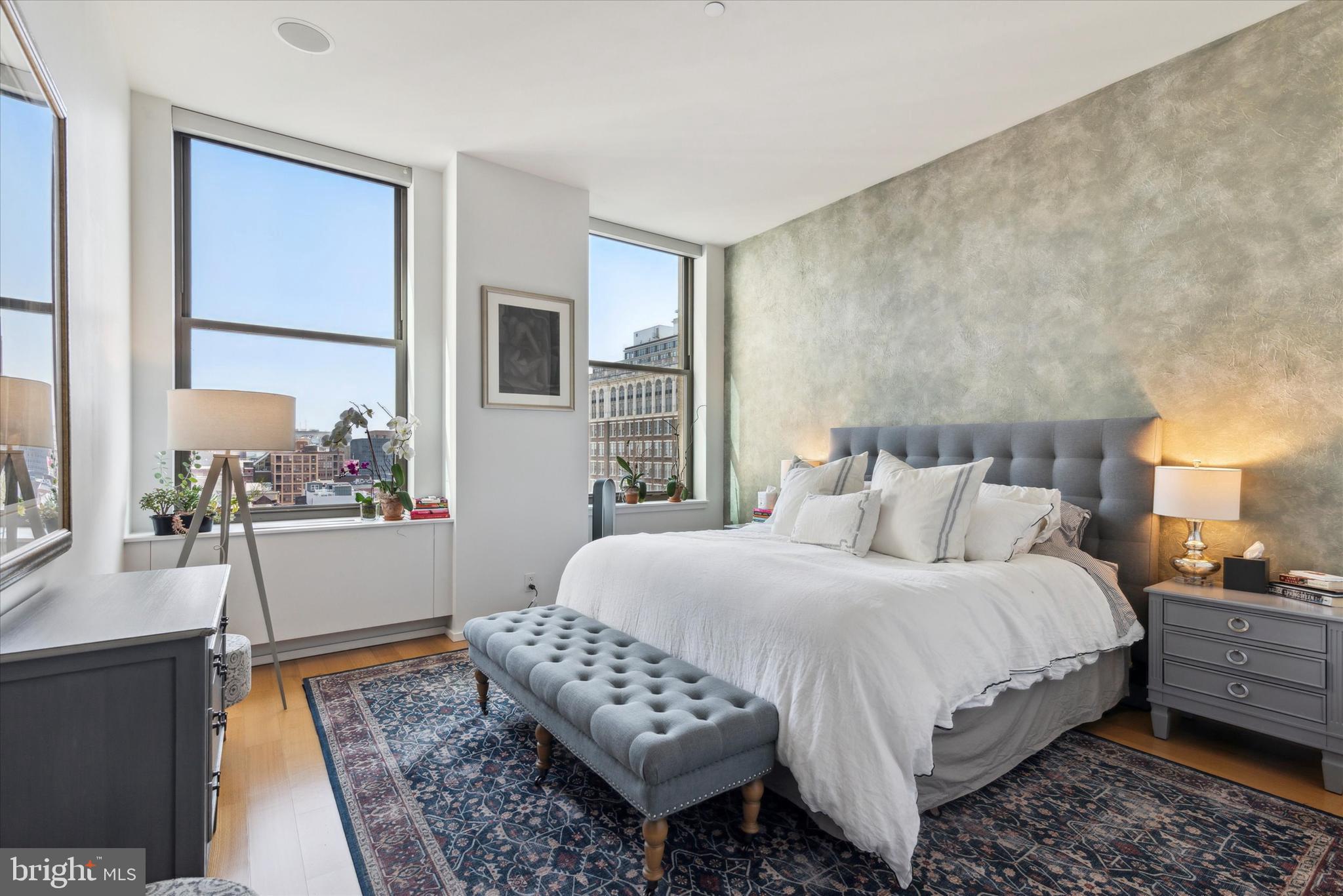 210 W Washington Sq #7n