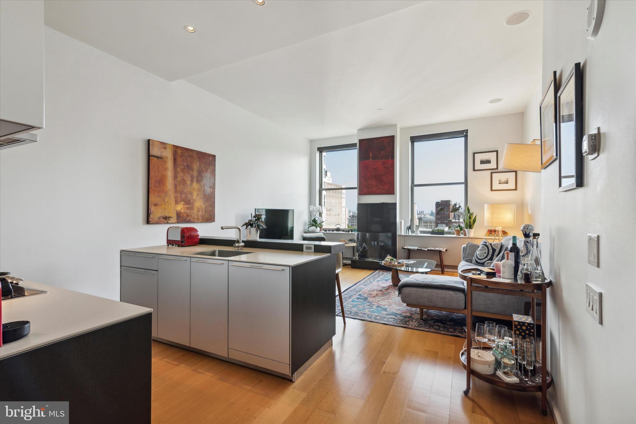 210 W Washington Sq #7n