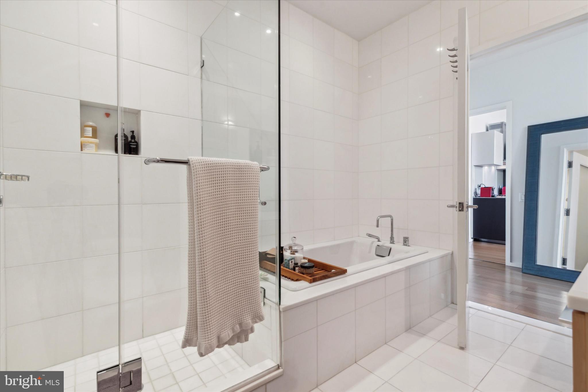 210 W Washington Sq #7n