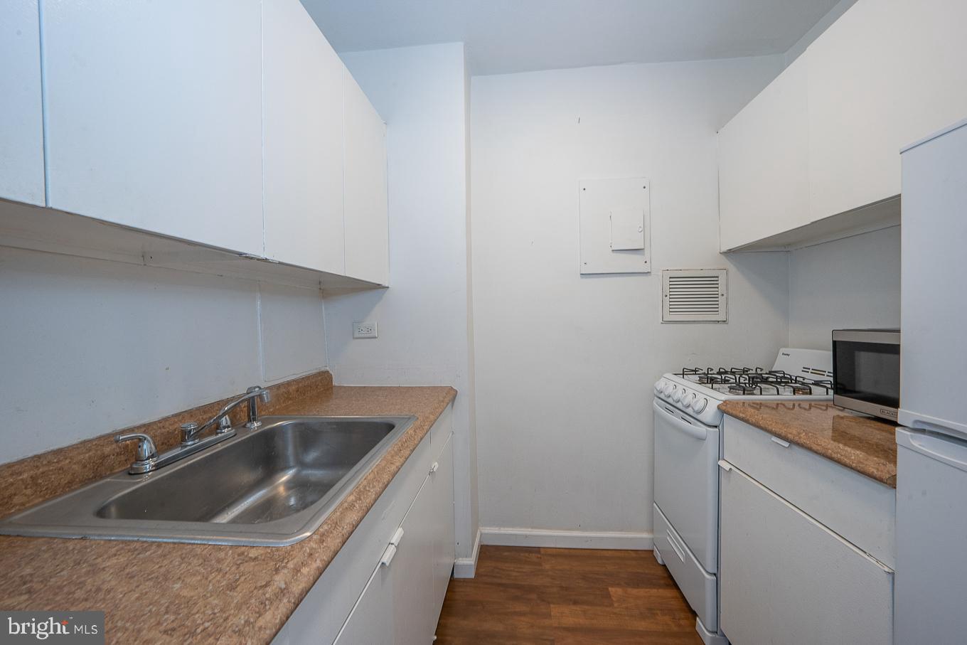 210 Locust St #19ew