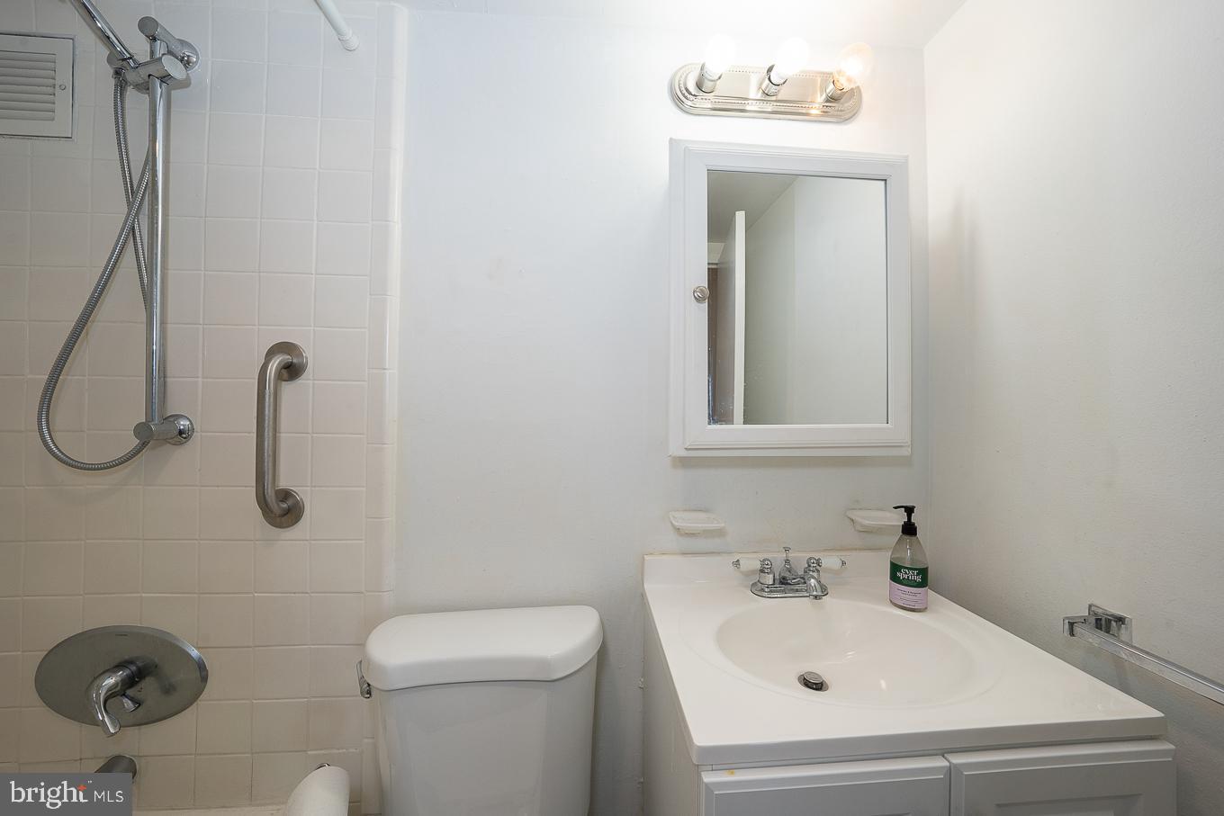210 Locust St #19ew