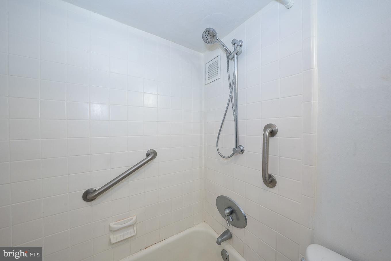 210 Locust St #19ew