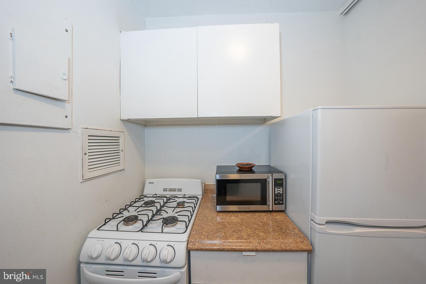 210 Locust St #19ew