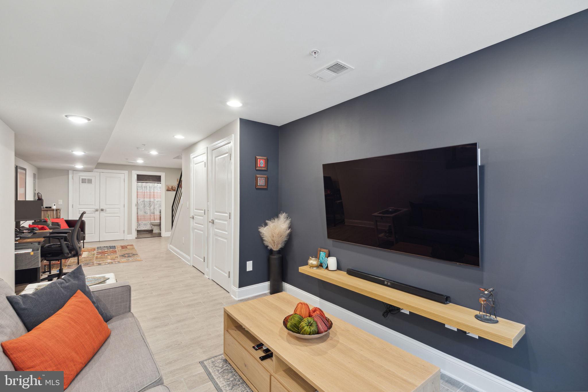2053 E Arizona St