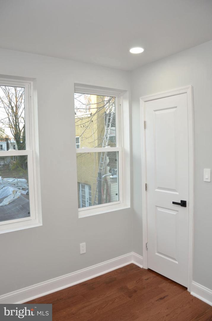 243 E Garrett St
