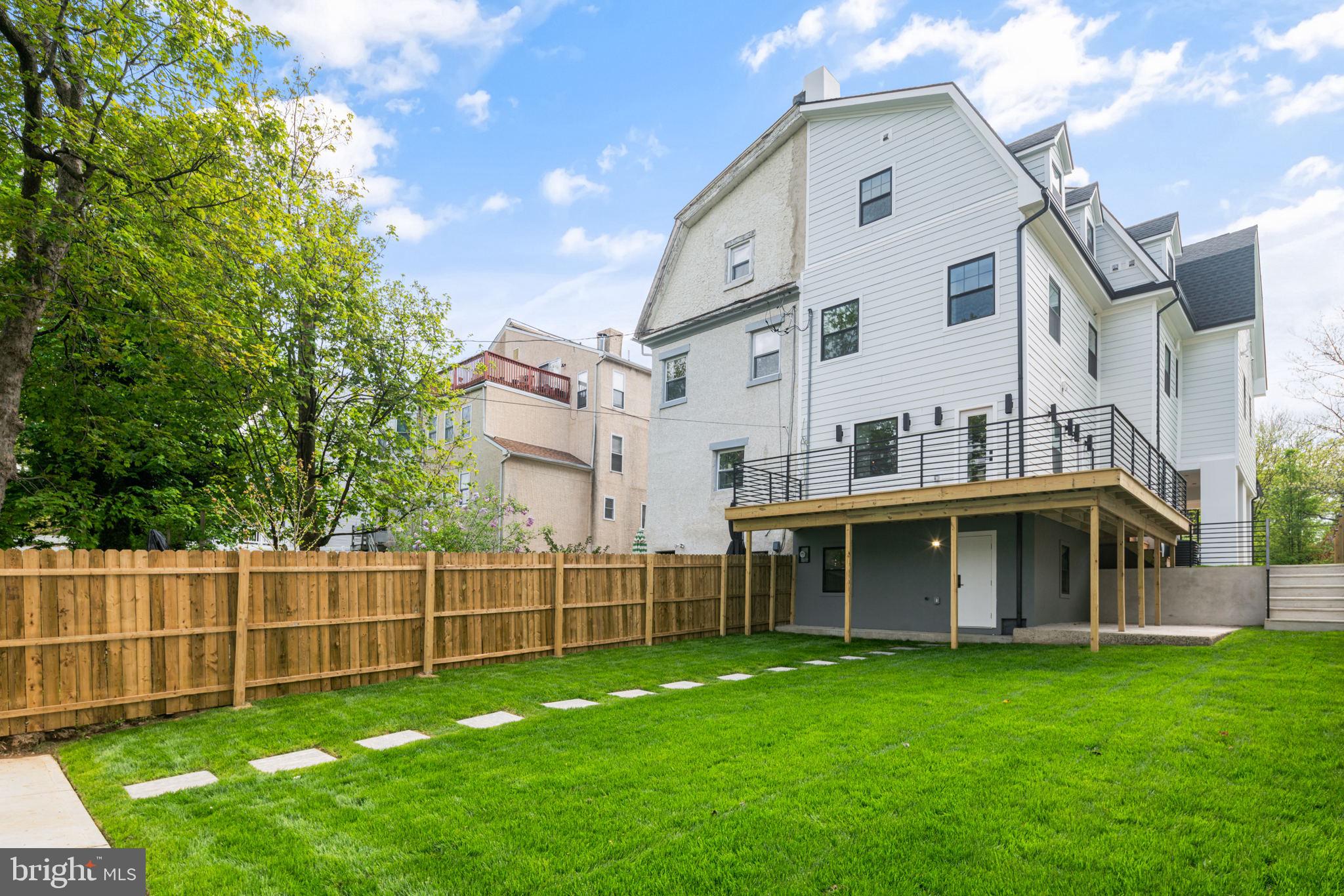 33 W Upsal St