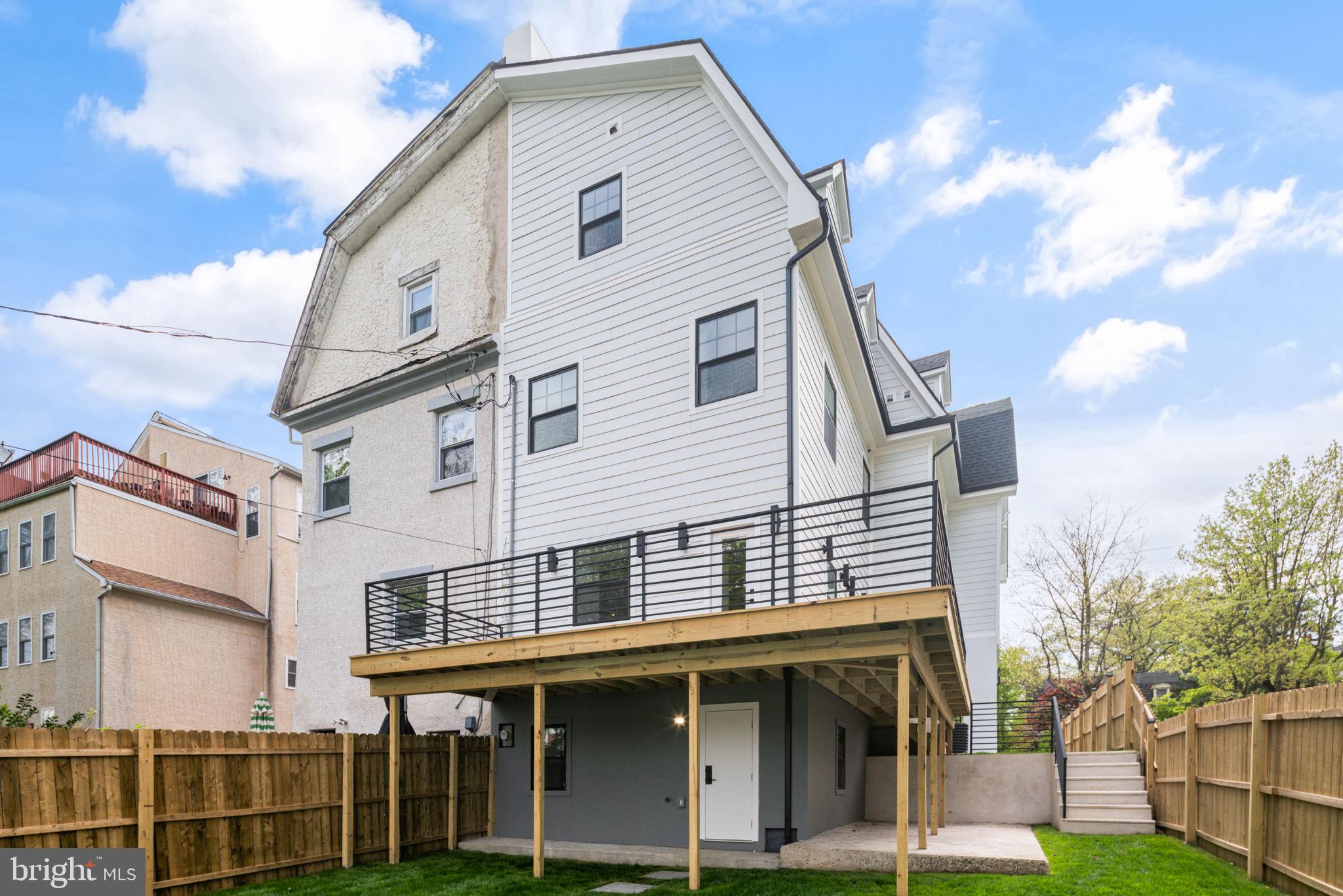 33 W Upsal St