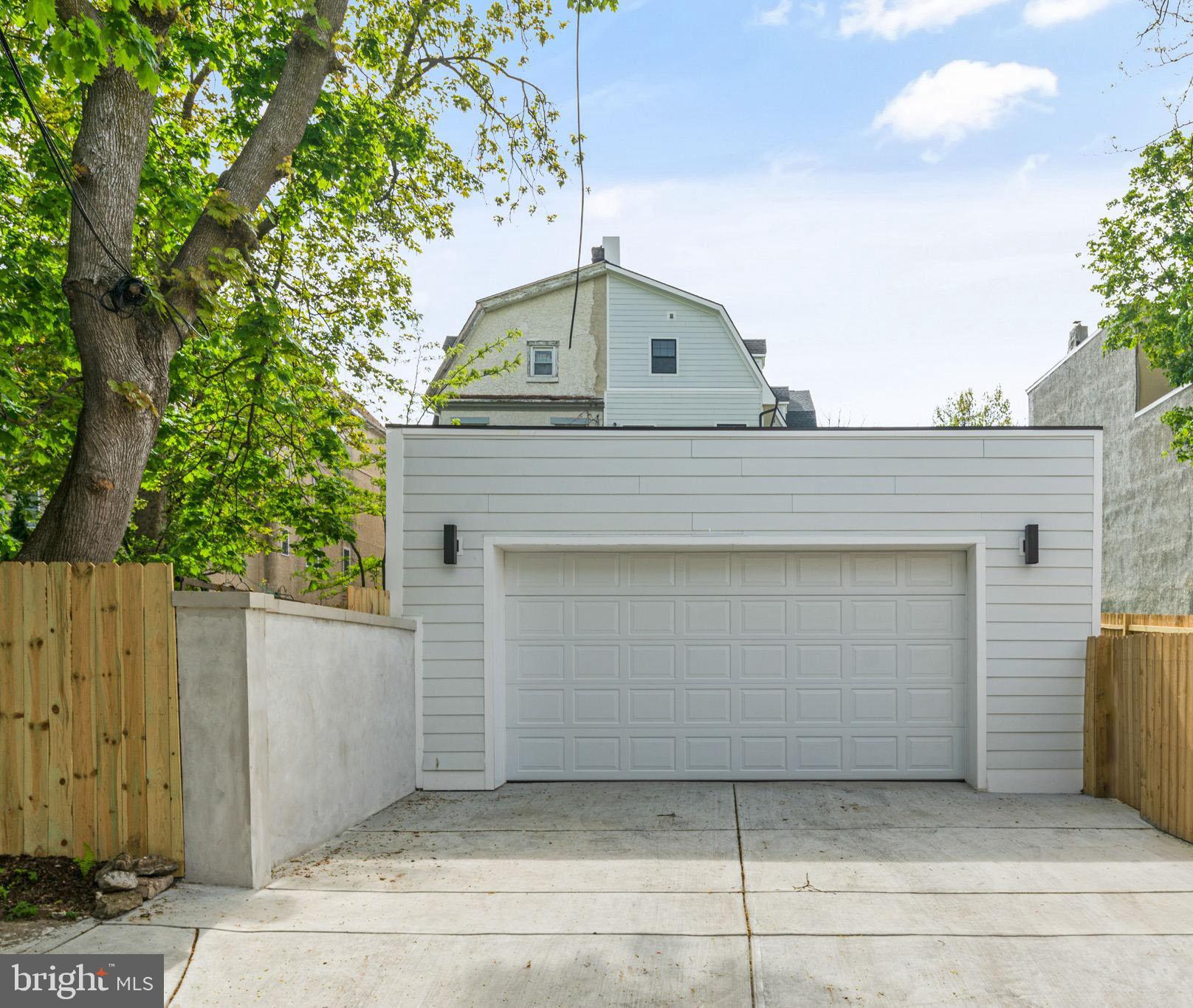 33 W Upsal St