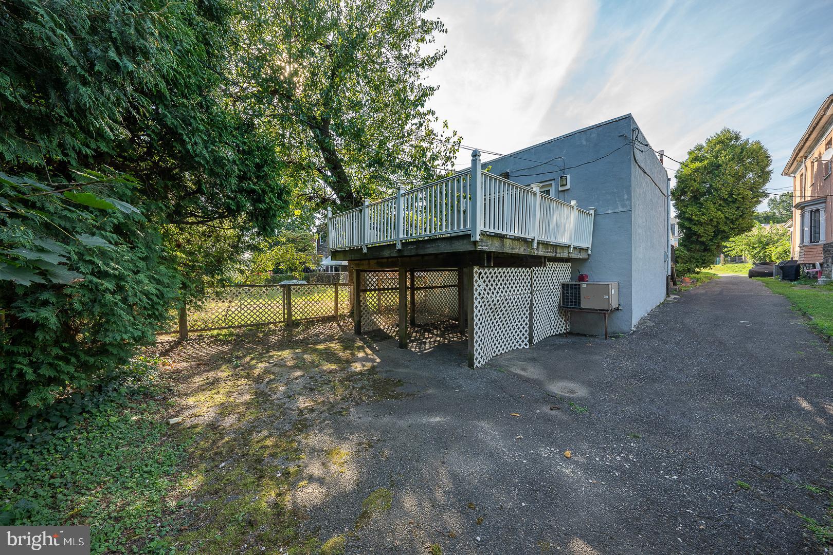 5914 Woodbine Ave