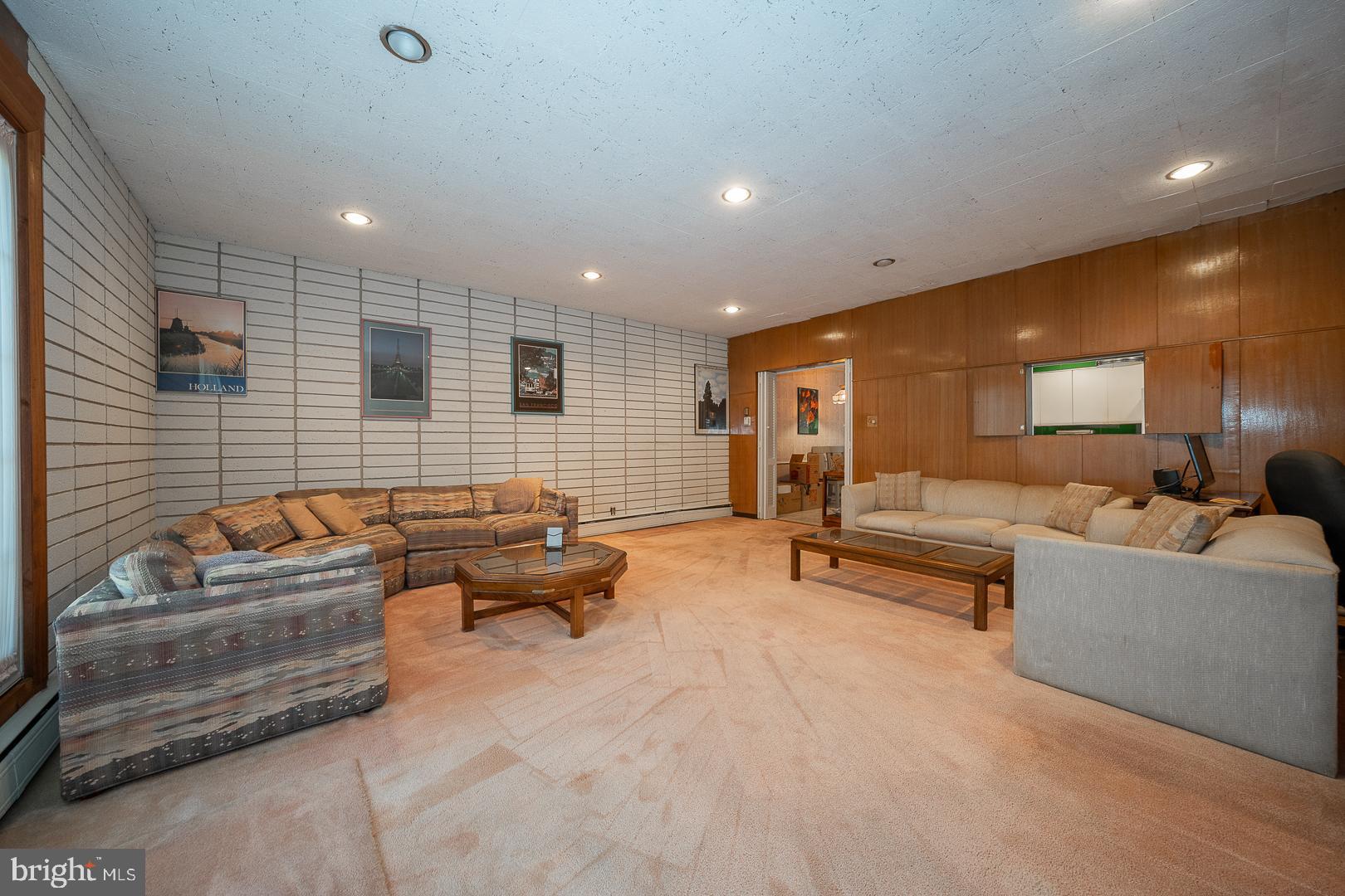 5914 Woodbine Ave