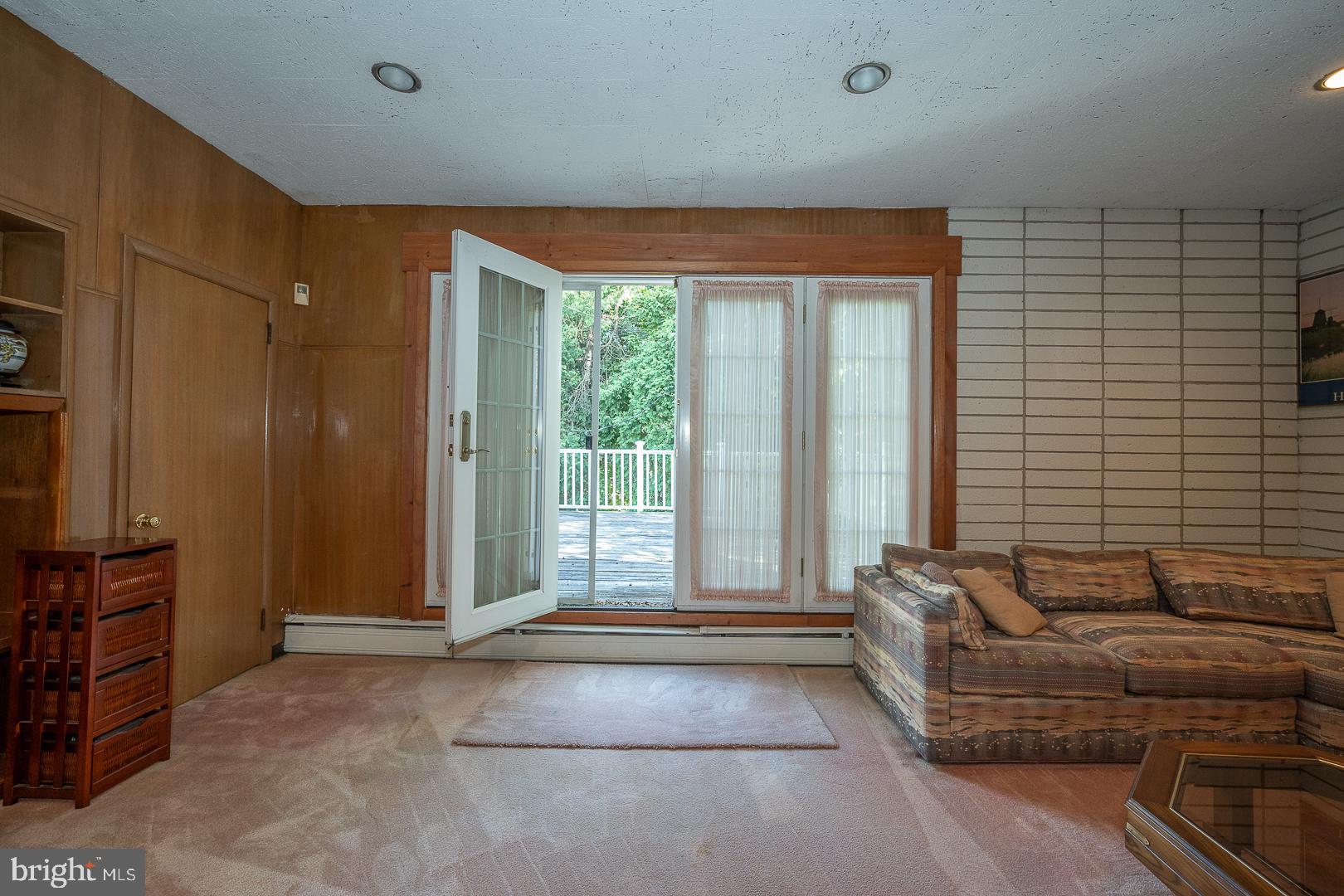 5914 Woodbine Ave