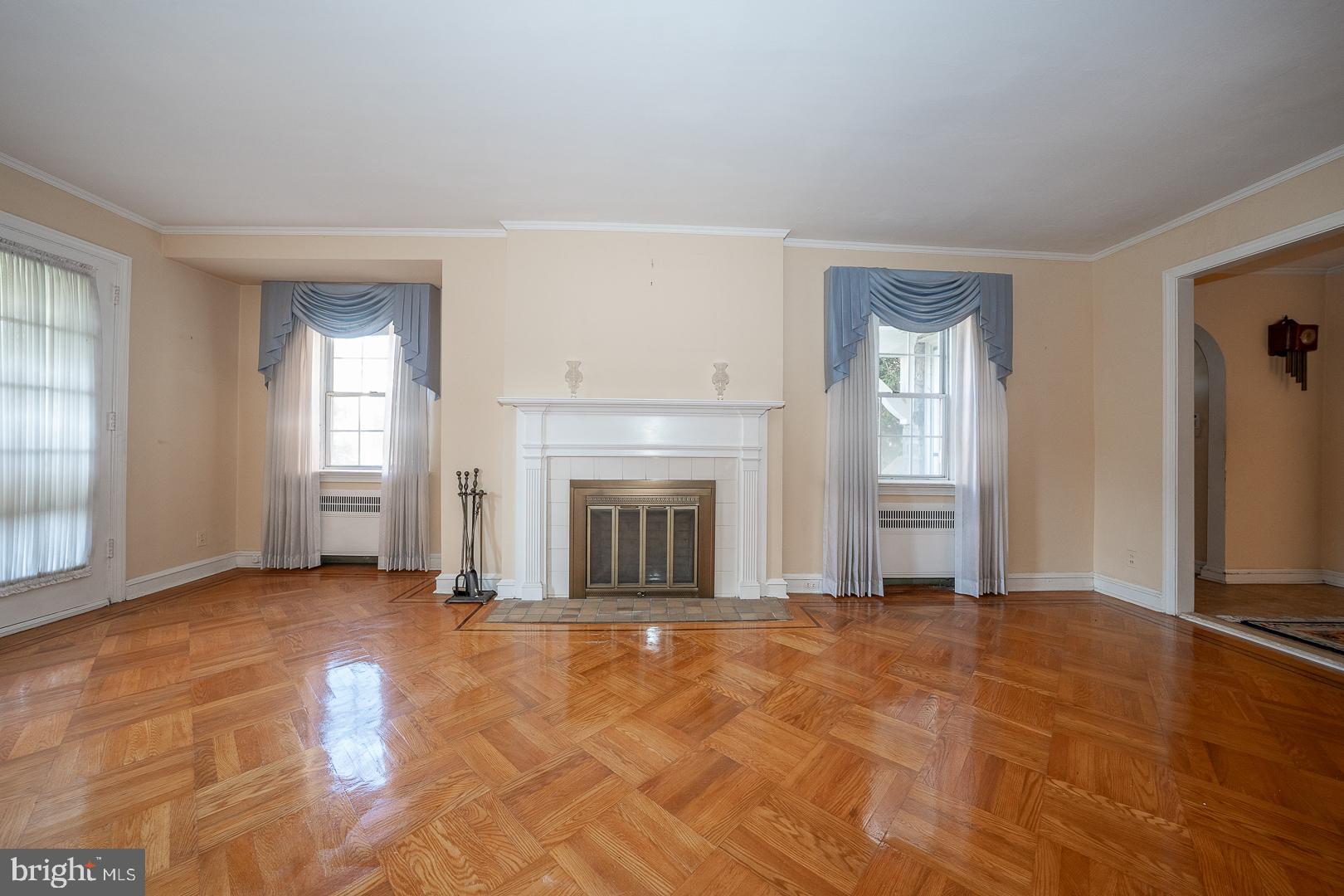 5914 Woodbine Ave