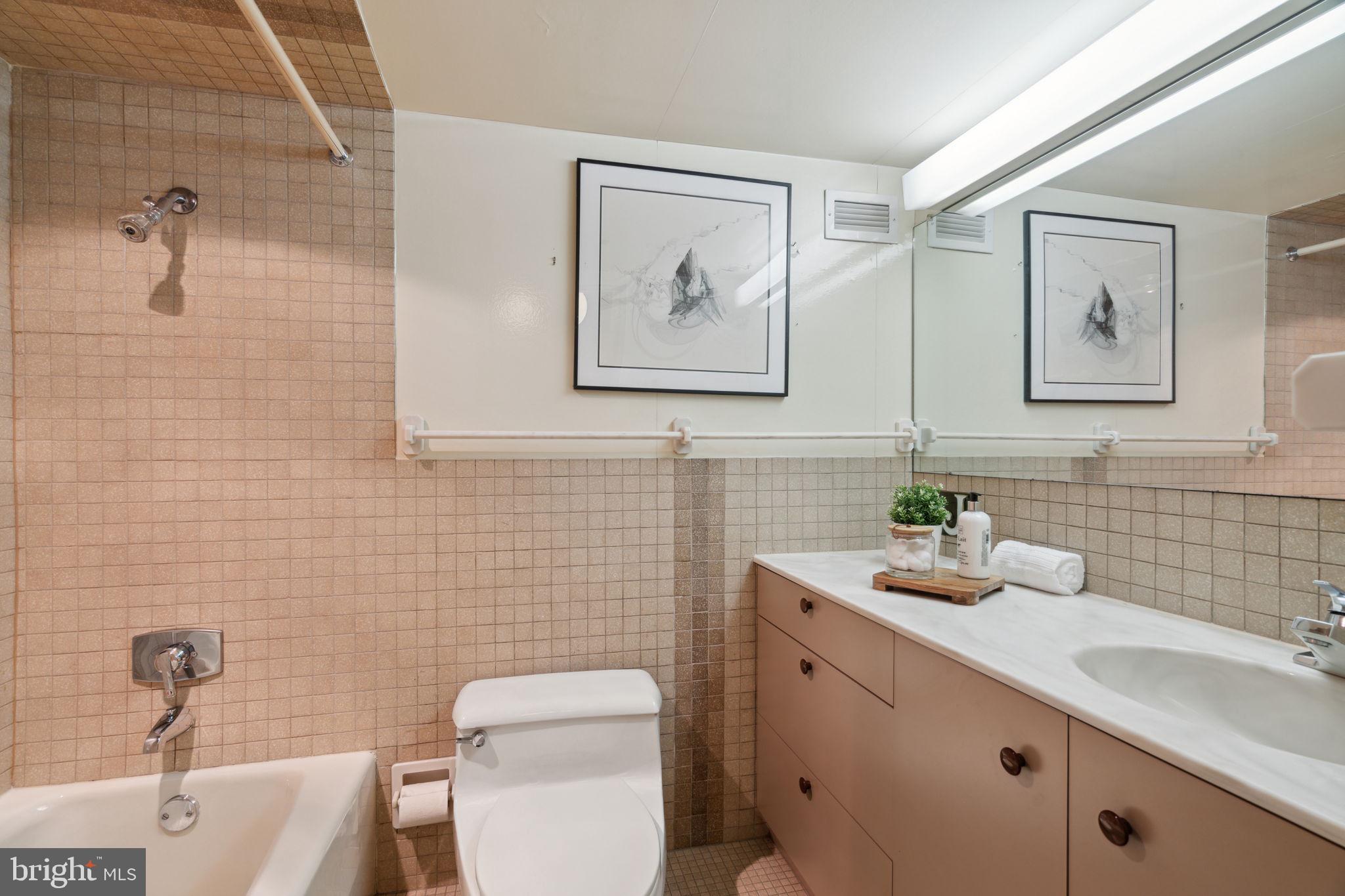 2401 Pennsylvania Ave #5a4