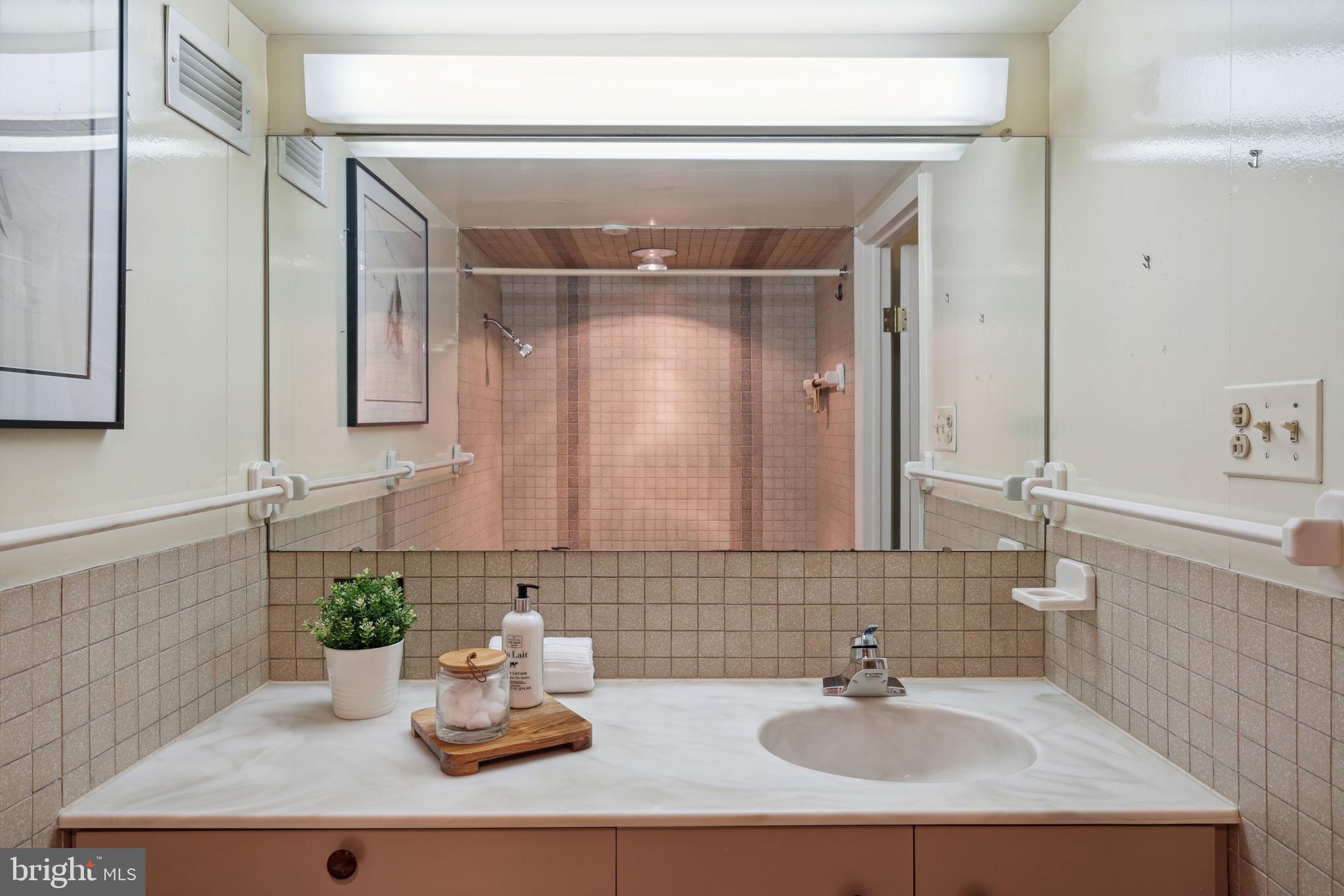 2401 Pennsylvania Ave #5a4