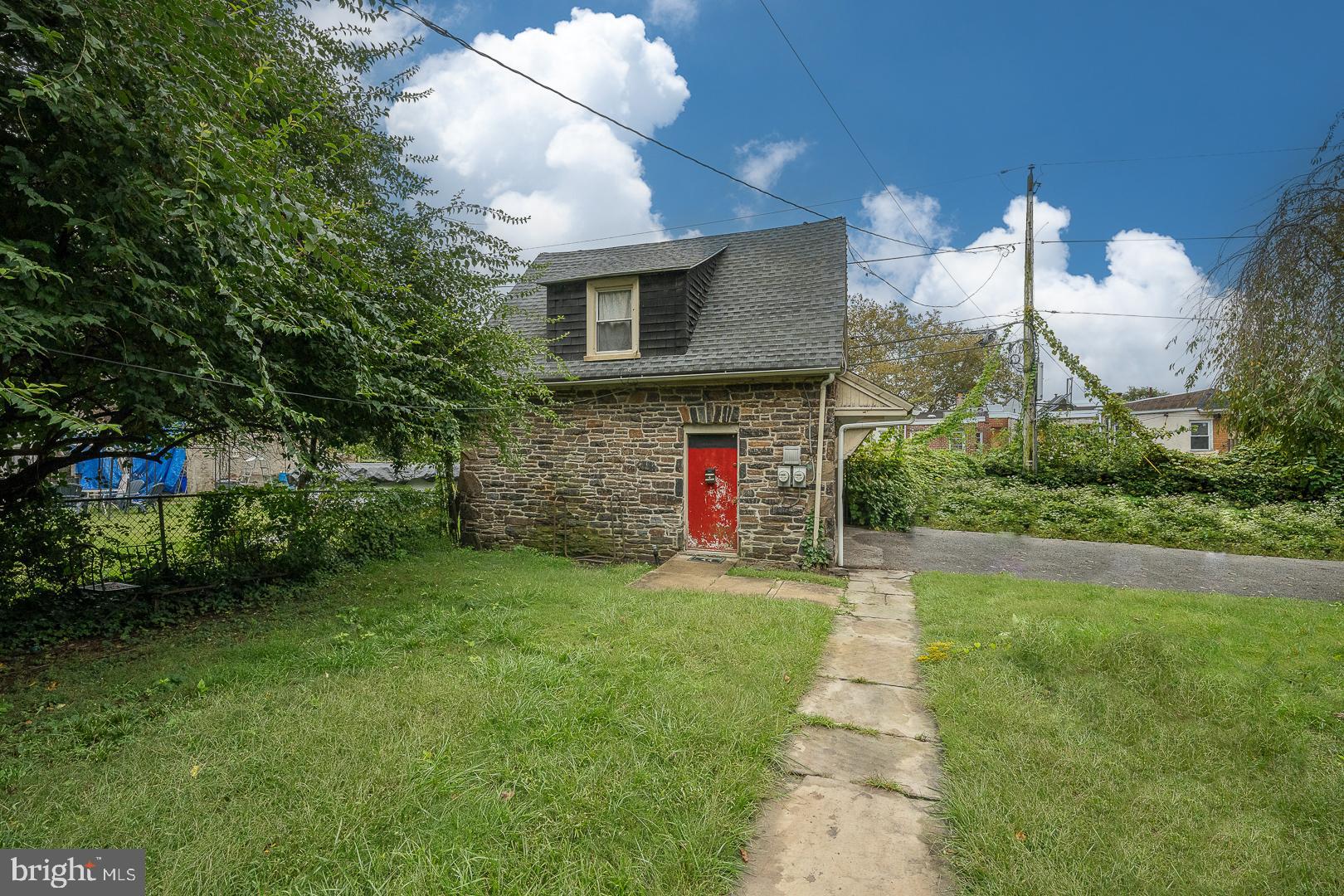5898 Woodbine Ave