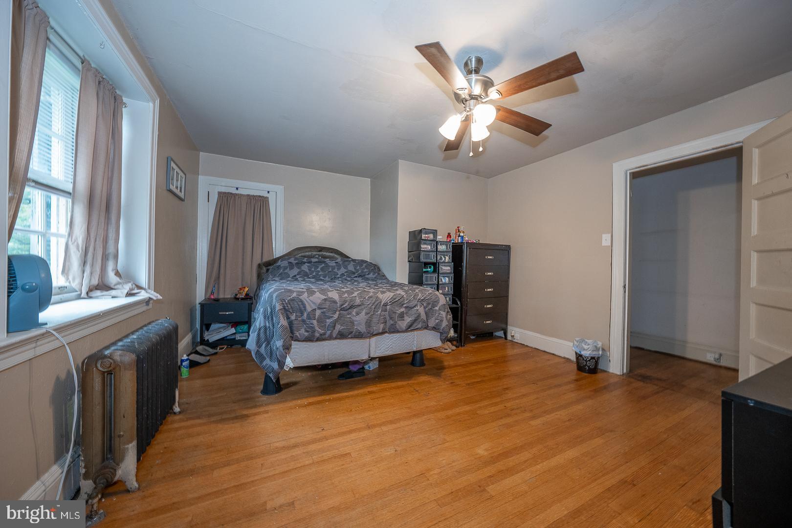 5898 Woodbine Ave