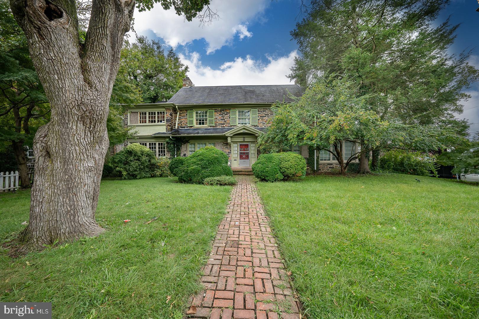 5898 Woodbine Ave