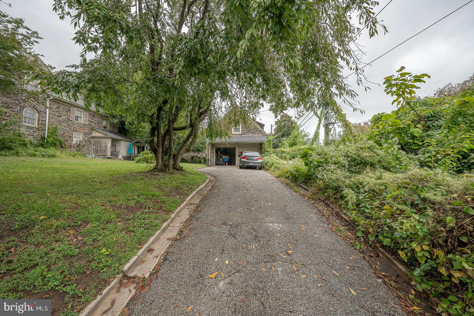 5898 Woodbine Ave