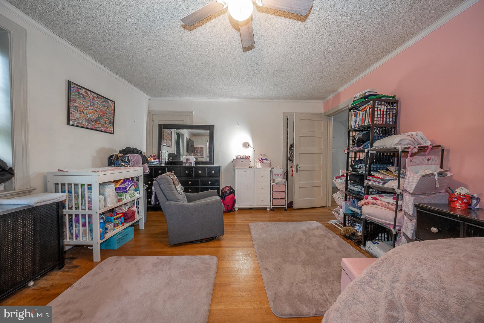 5898 Woodbine Ave