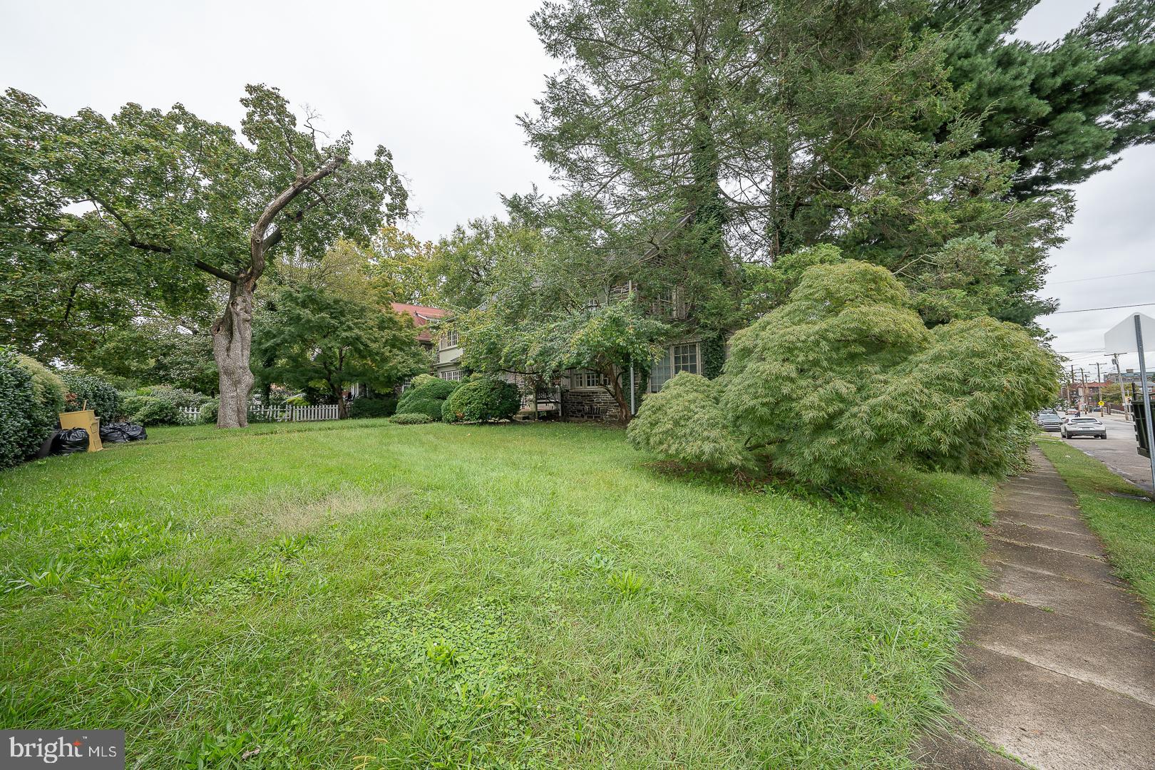 5898 Woodbine Ave