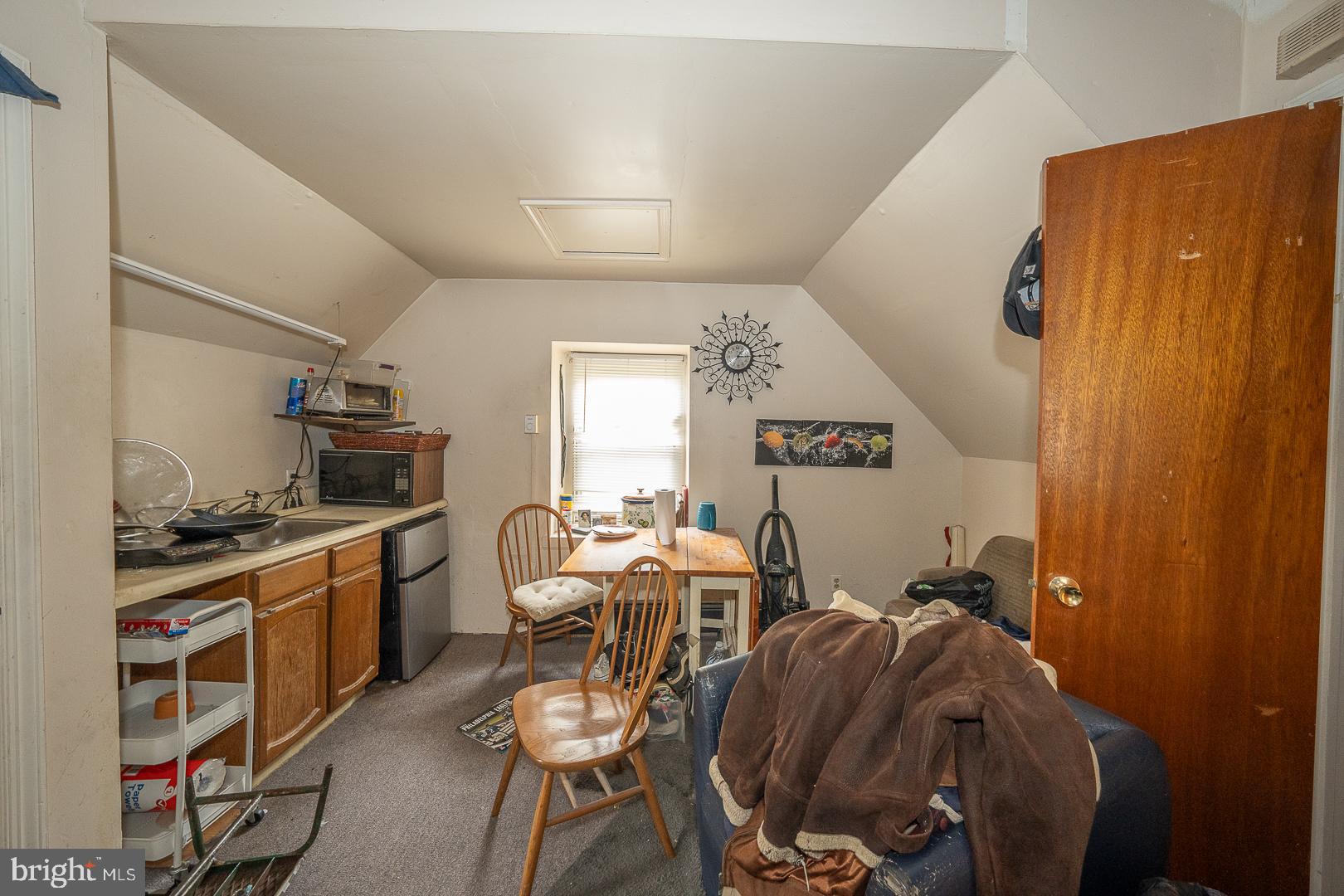 5898 Woodbine Ave
